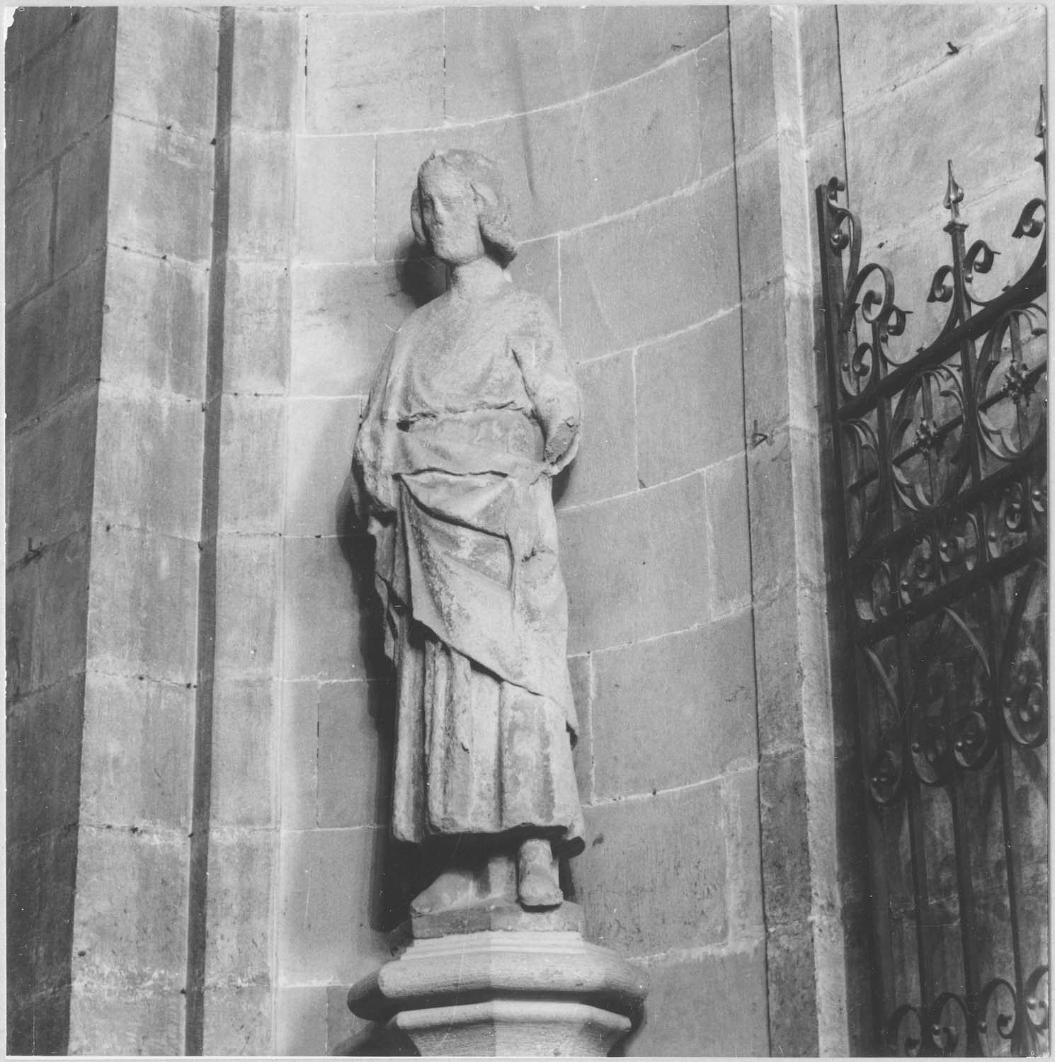 statue : Saint Louis, vue générale