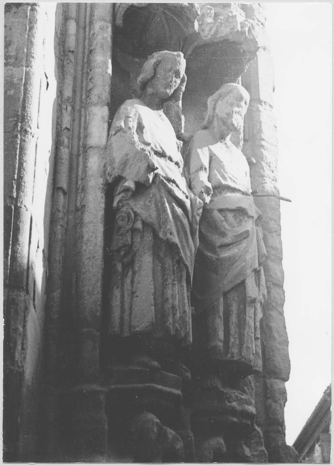 statues : Saint Louis, saint non identifié, vue générale