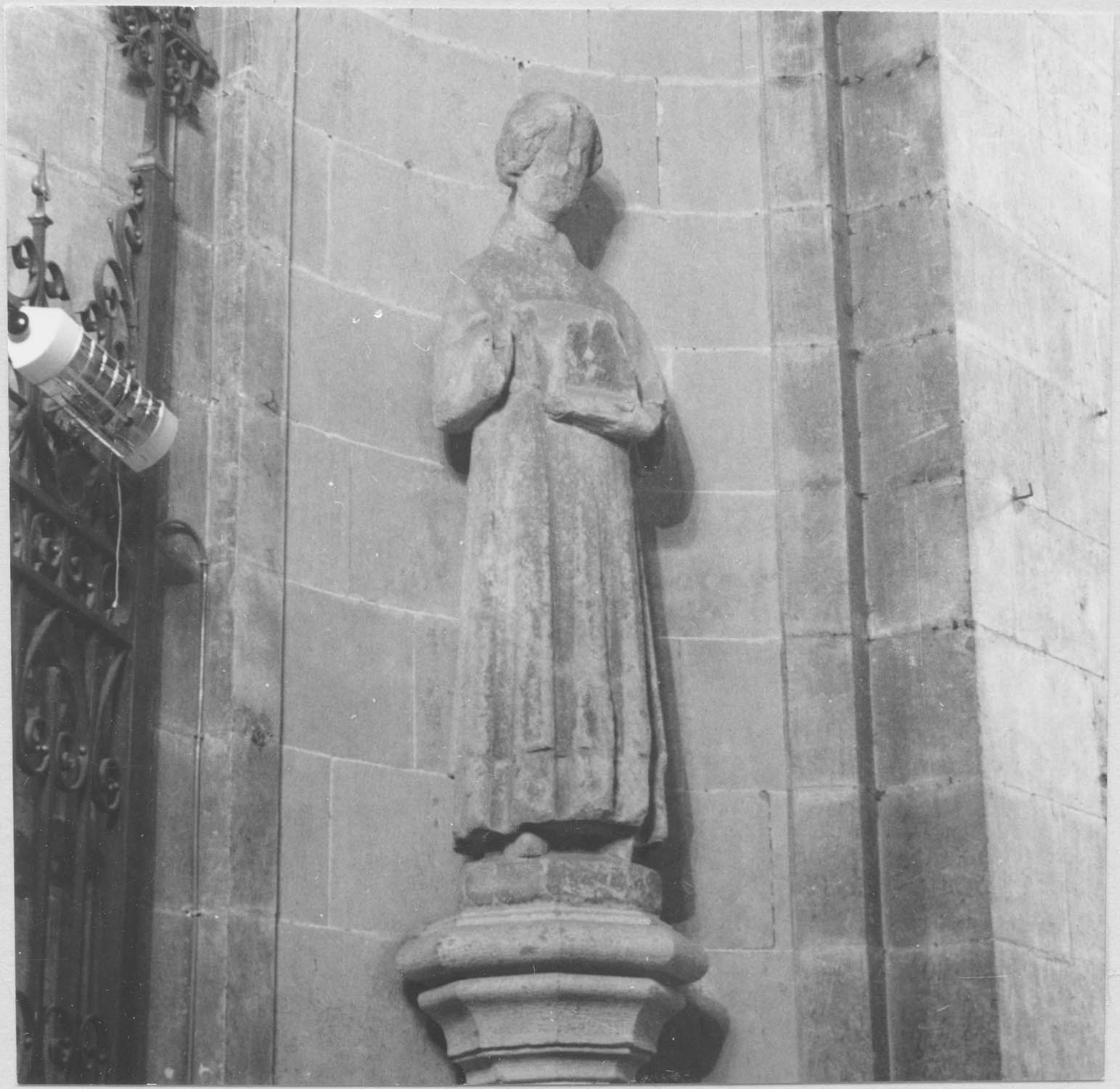 statue : Saint Vincent, vue générale