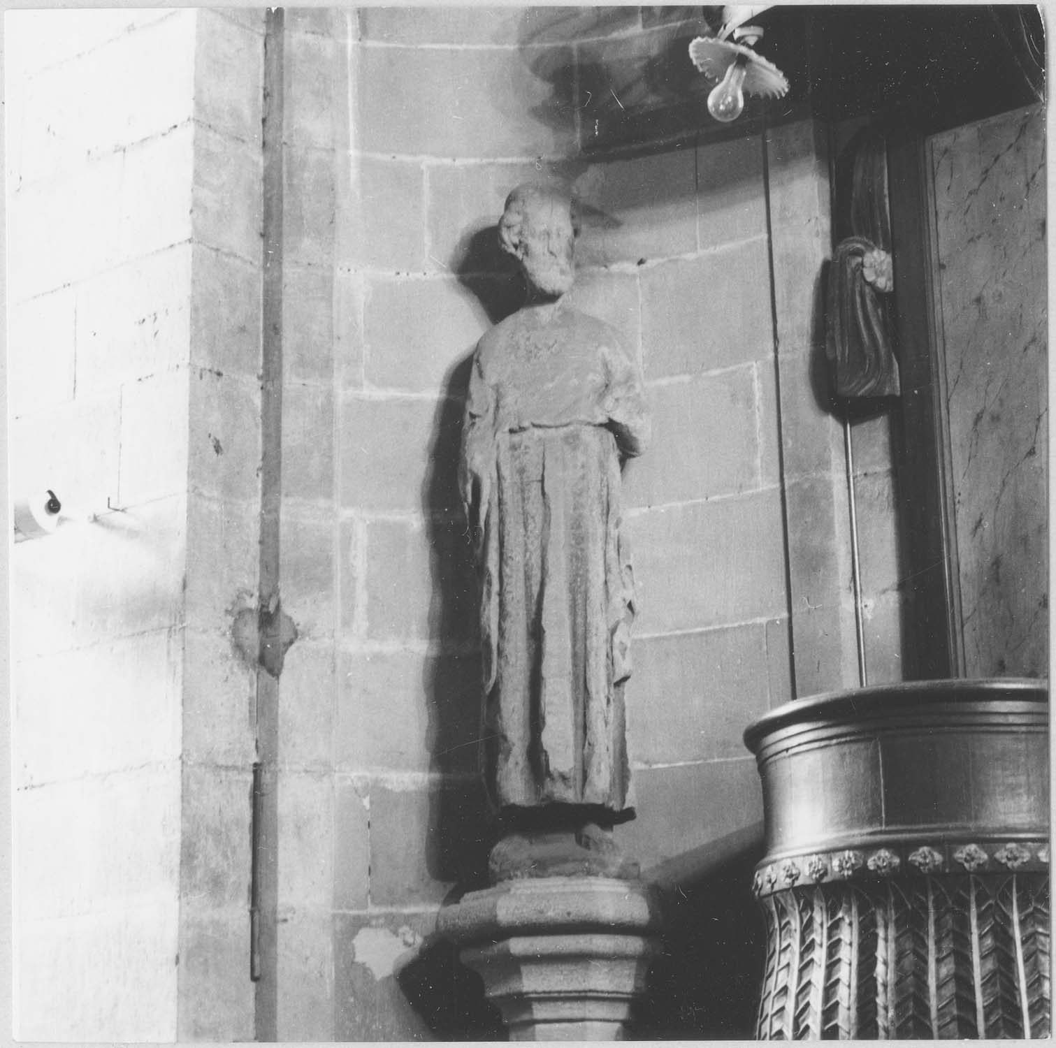 statues : Saint non identifié, vue générale