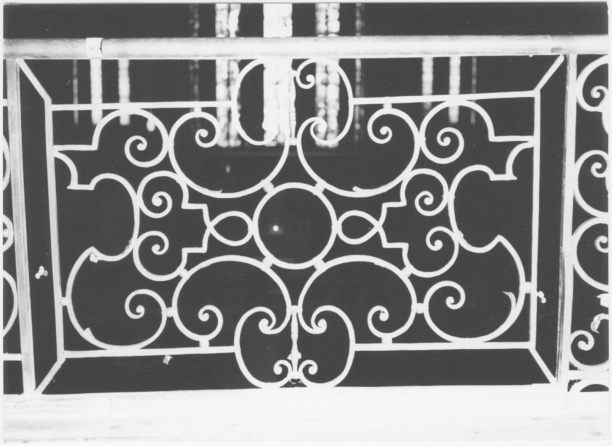 garde-corps de la tribune d'orgue (grille), détail