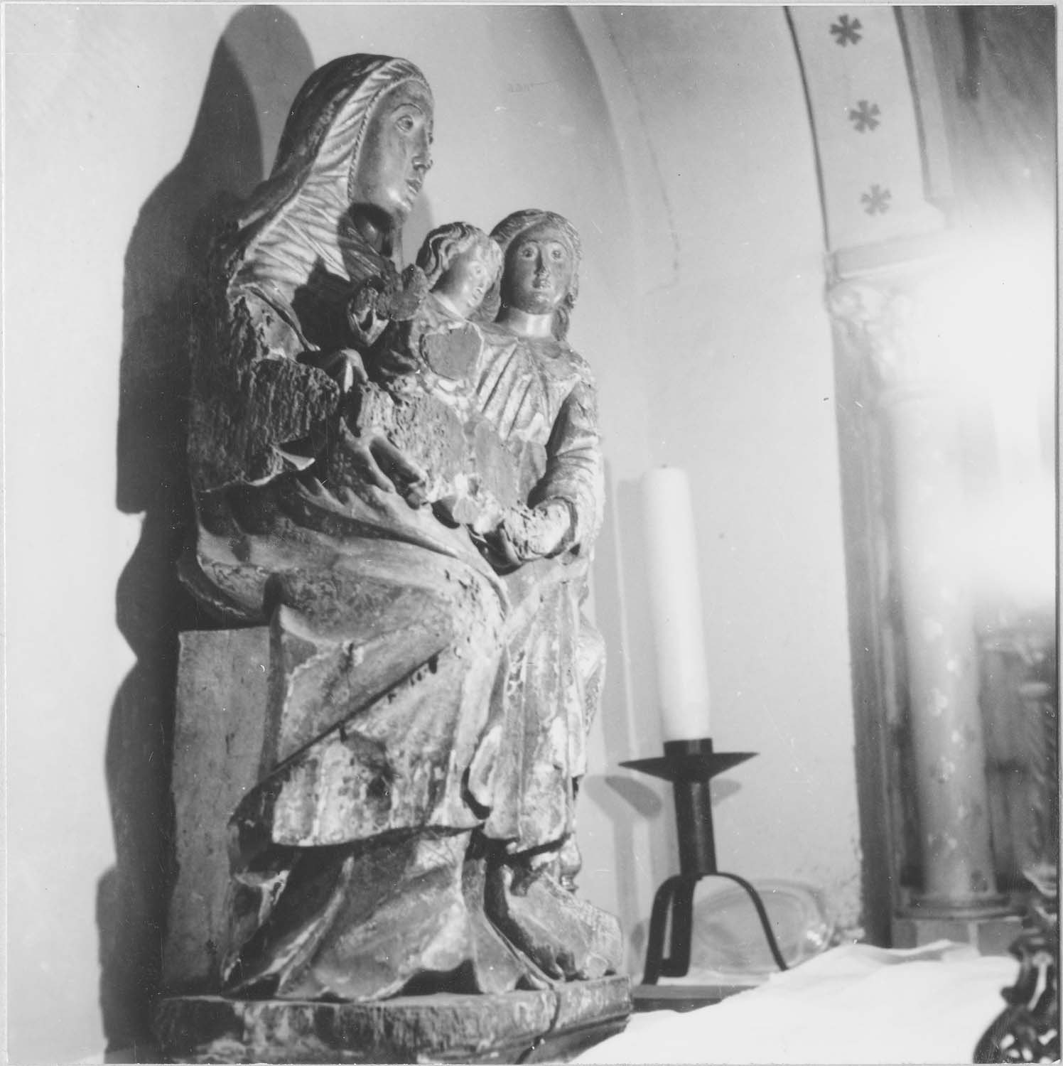 statue : sainte Anne, vue générale - © Ministère de la Culture (France), Médiathèque du patrimoine et de la photographie (objets mobiliers), tous droits réservés