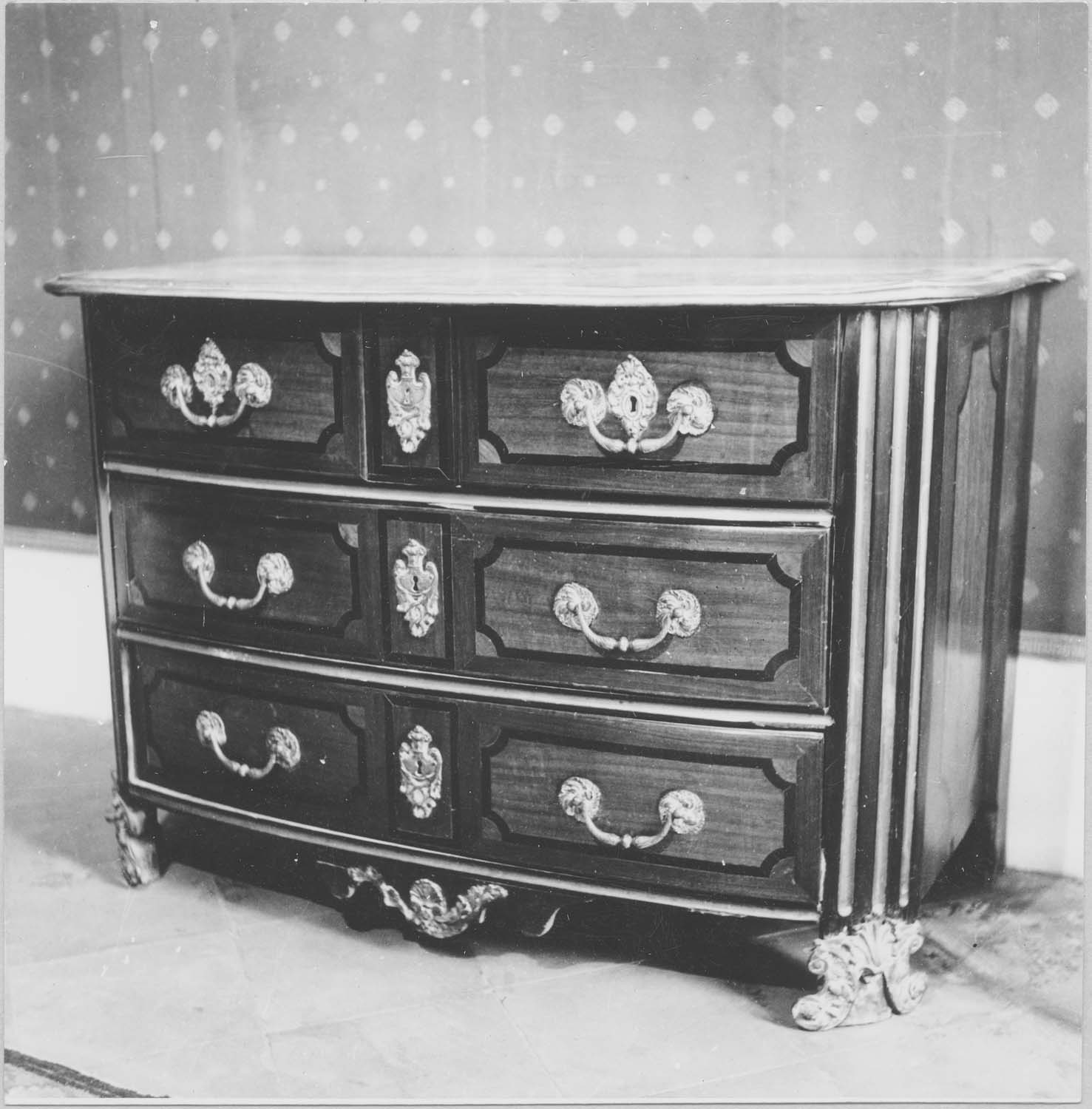 commode, vue générale - © Ministère de la Culture (France), Médiathèque du patrimoine et de la photographie (objets mobiliers), tous droits réservés