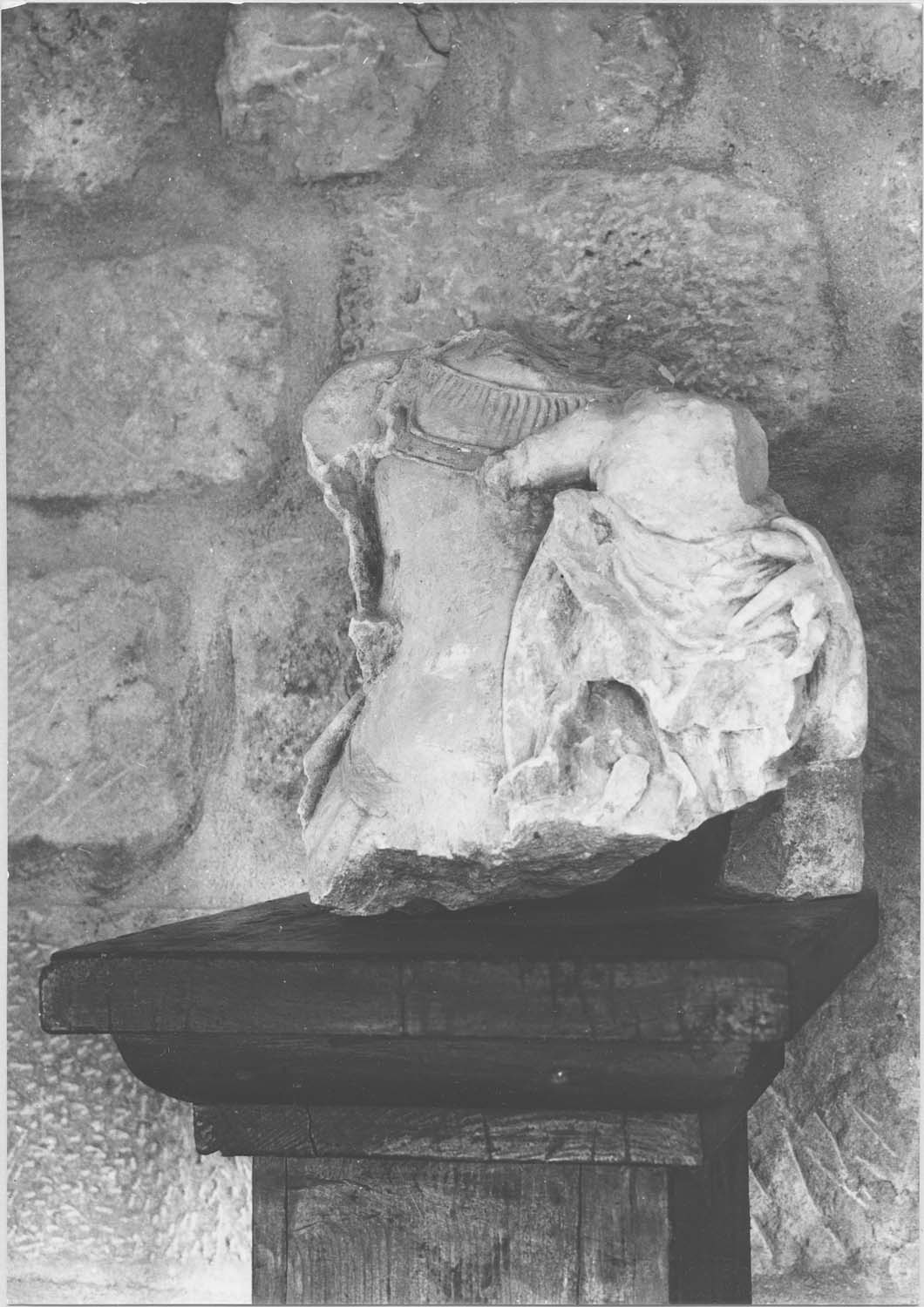 statue (fragment) : Vierge à l'Enfant, vue générale - © Ministère de la Culture (France), Médiathèque du patrimoine et de la photographie (objets mobiliers), tous droits réservés