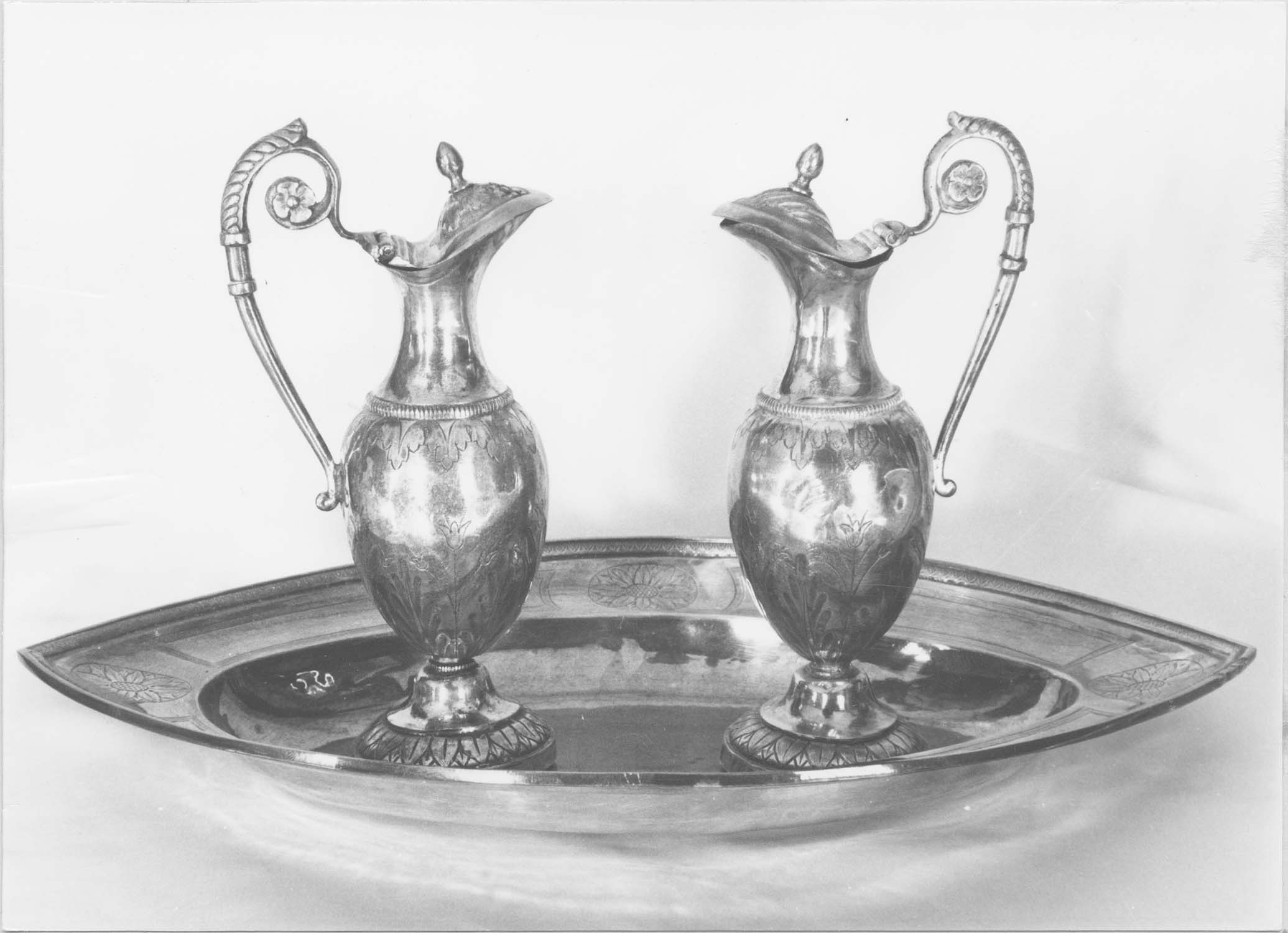 burettes, plateau à burettes, vue générale - © Ministère de la Culture (France), Médiathèque du patrimoine et de la photographie (objets mobiliers), tous droits réservés