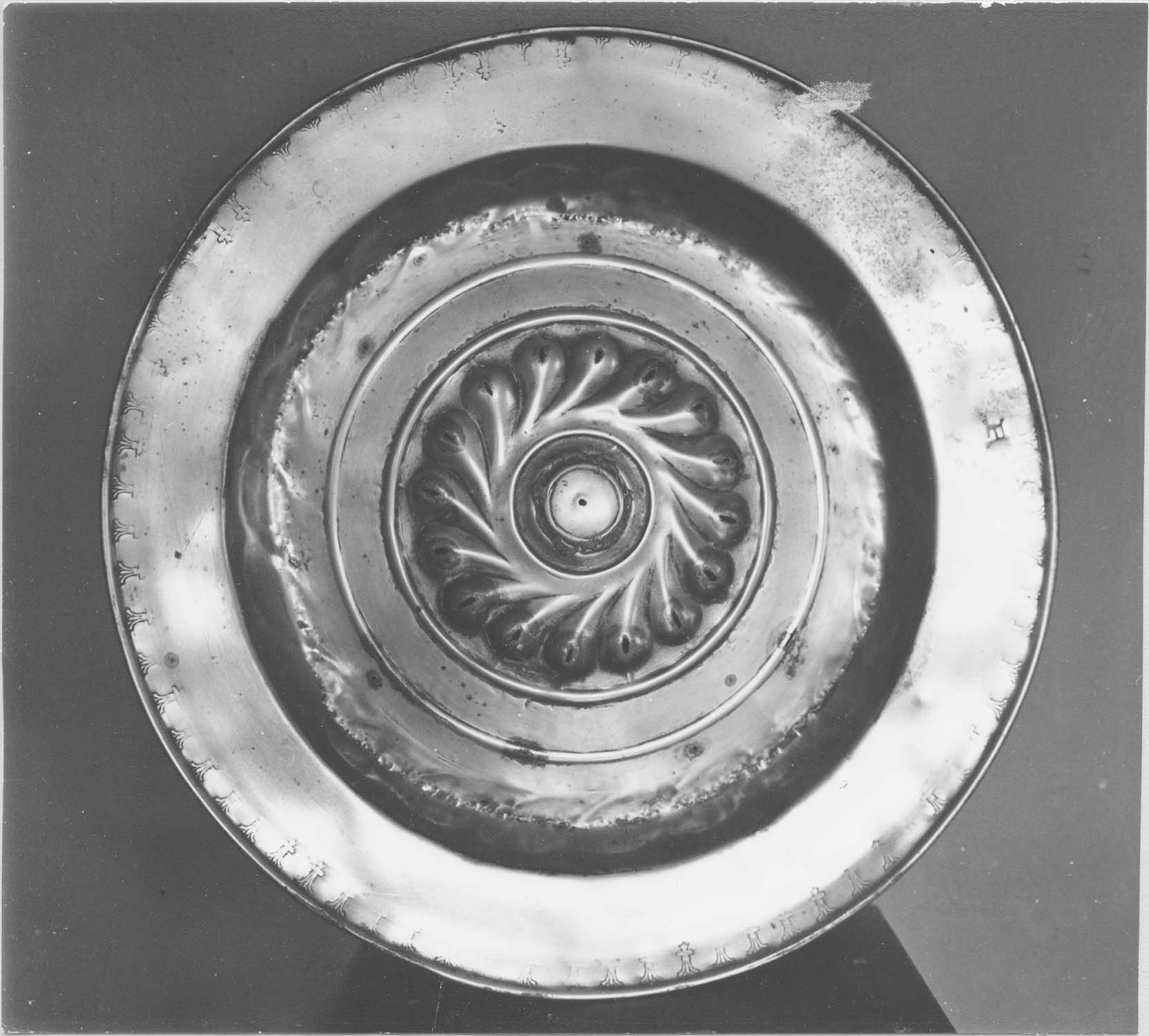 plat à quêter, vue générale - © Ministère de la Culture (France), Médiathèque du patrimoine et de la photographie (objets mobiliers), tous droits réservés