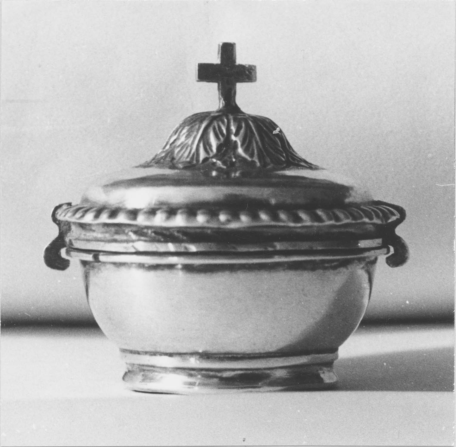 ciboire (pyxide), vue générale - © Ministère de la Culture (France), Médiathèque du patrimoine et de la photographie (objets mobiliers), tous droits réservés