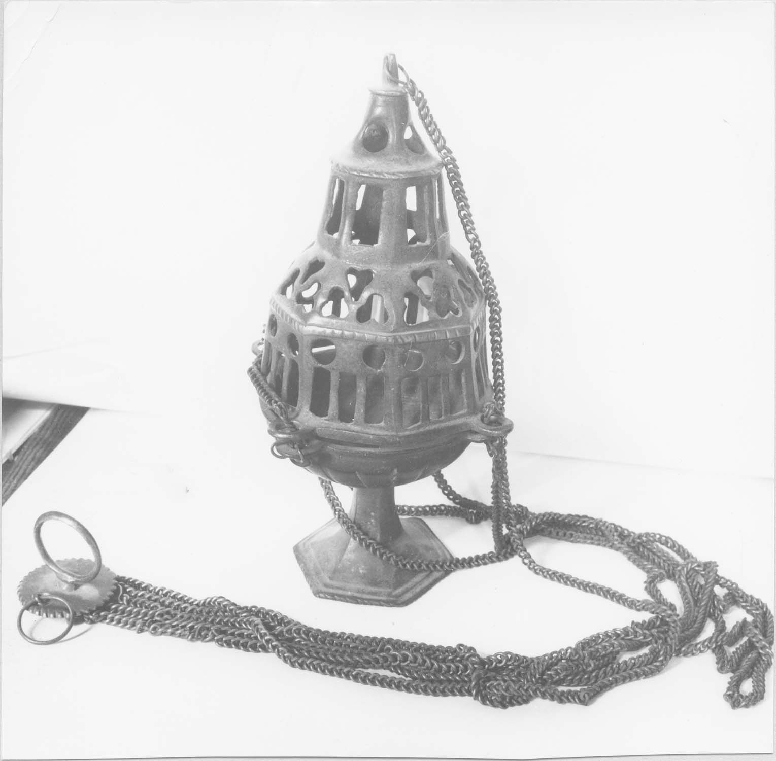 encensoir, vue générale - © Ministère de la Culture (France), Médiathèque du patrimoine et de la photographie (objets mobiliers), tous droits réservés