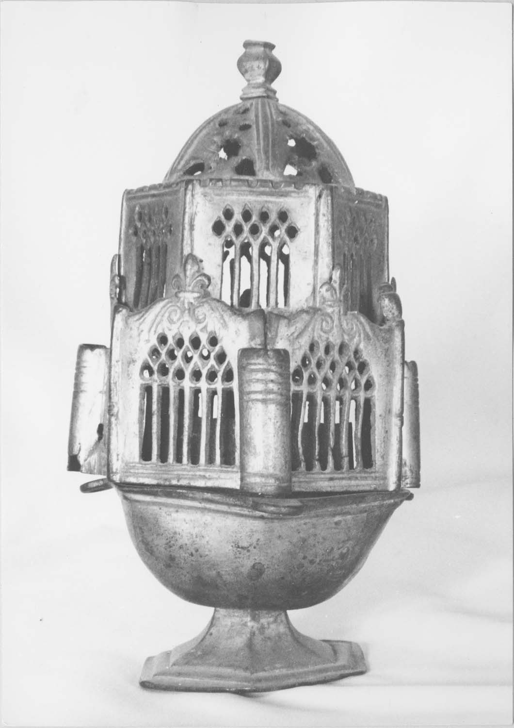 encensoir, vue générale - © Ministère de la Culture (France), Médiathèque du patrimoine et de la photographie (objets mobiliers), tous droits réservés