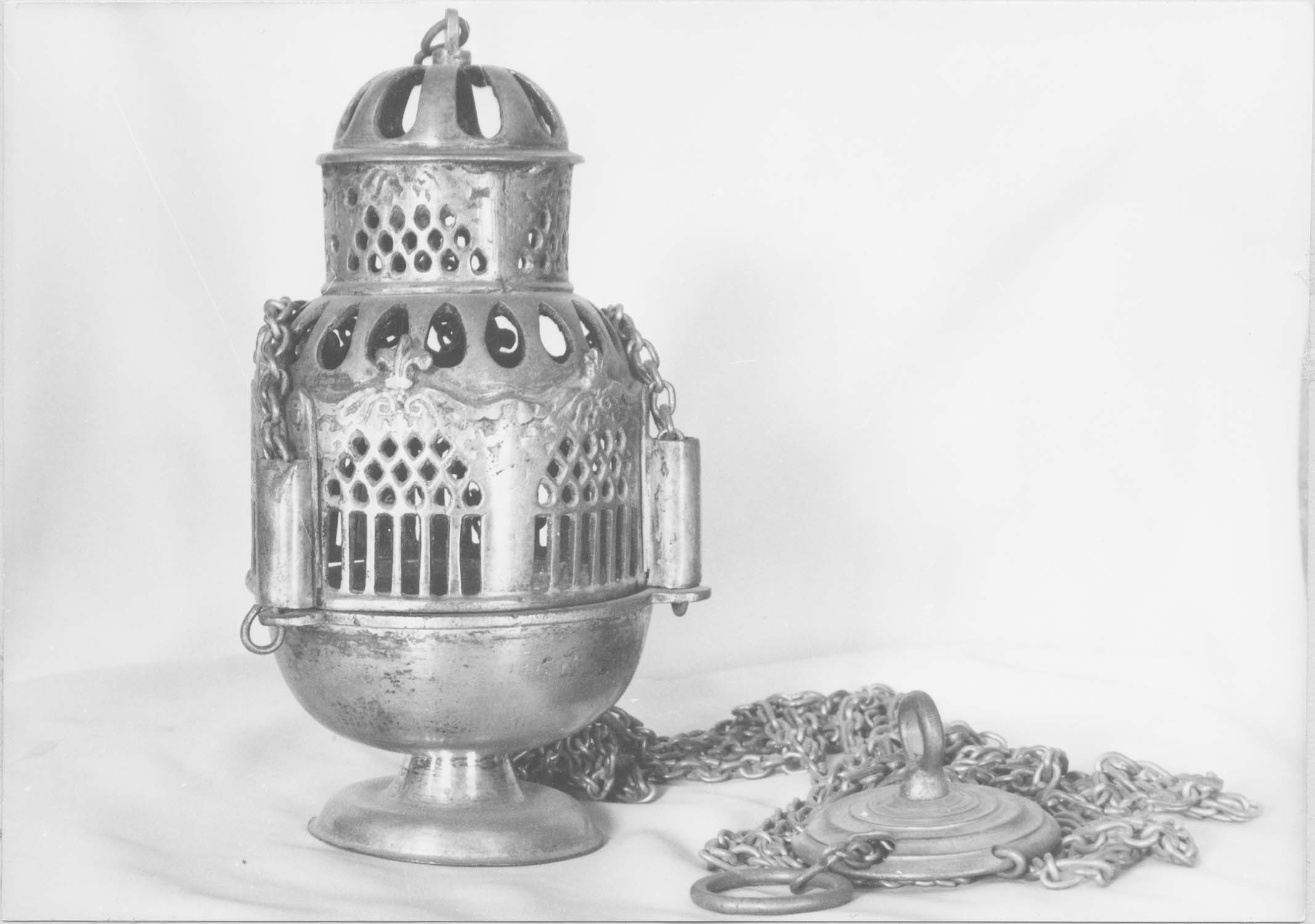 encensoir, vue générale - © Ministère de la Culture (France), Médiathèque du patrimoine et de la photographie (objets mobiliers), tous droits réservés