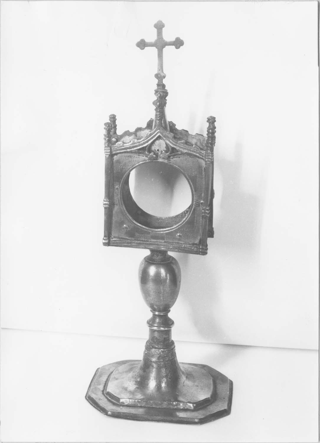 reliquaire, vue générale - © Ministère de la Culture (France), Médiathèque du patrimoine et de la photographie (objets mobiliers), tous droits réservés