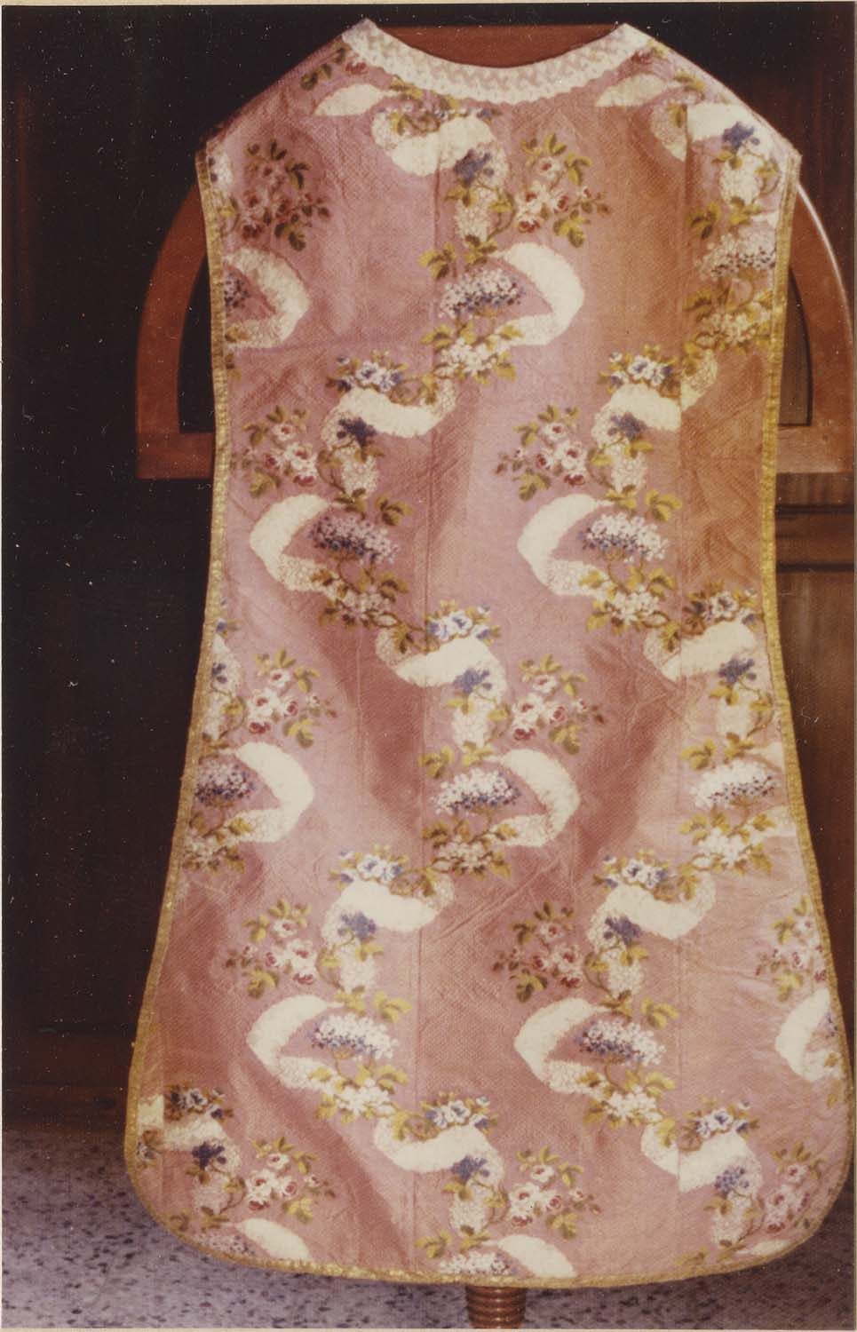 chasuble, vue générale - © Ministère de la Culture (France), Médiathèque du patrimoine et de la photographie (objets mobiliers), tous droits réservés