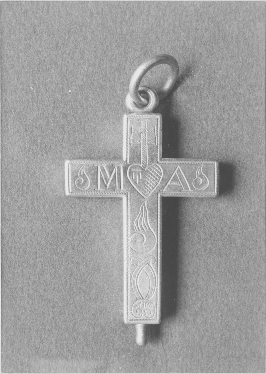 croix-reliquaire, verso, vue générale - © Ministère de la Culture (France), Médiathèque du patrimoine et de la photographie (objets mobiliers), tous droits réservés