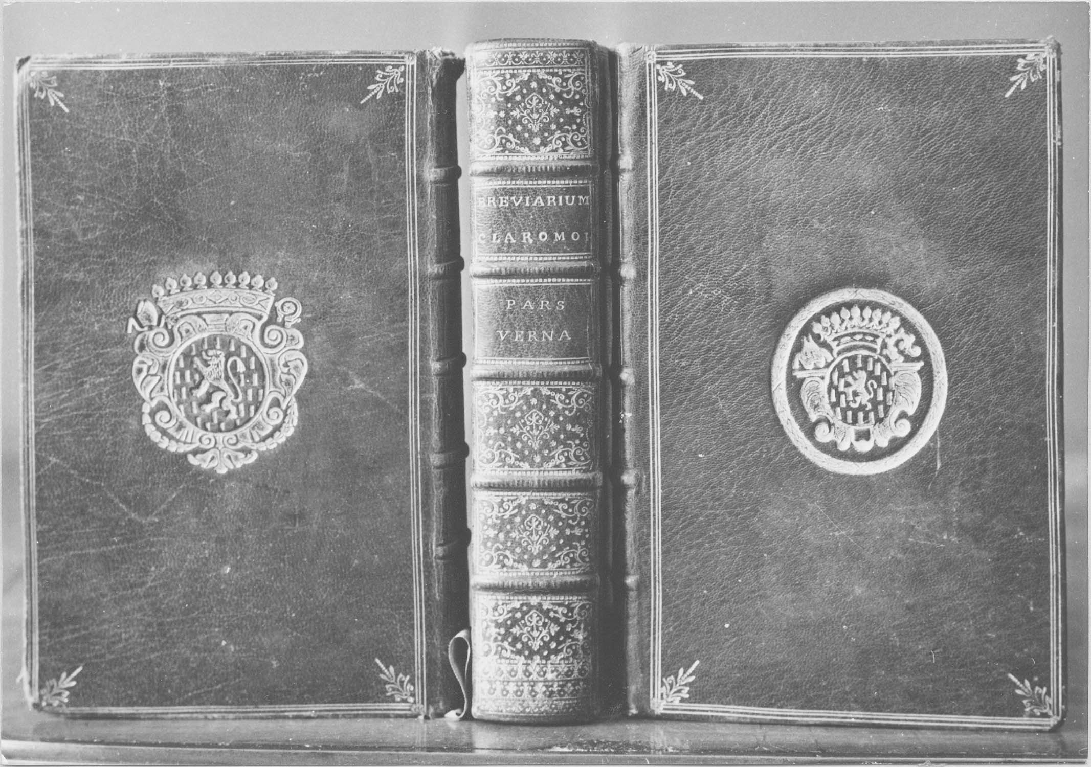 livre liturgique (bréviaire) : Breviarium Claromontense, vue générale de la reliure - © Ministère de la Culture (France), Médiathèque du patrimoine et de la photographie (objets mobiliers), tous droits réservés