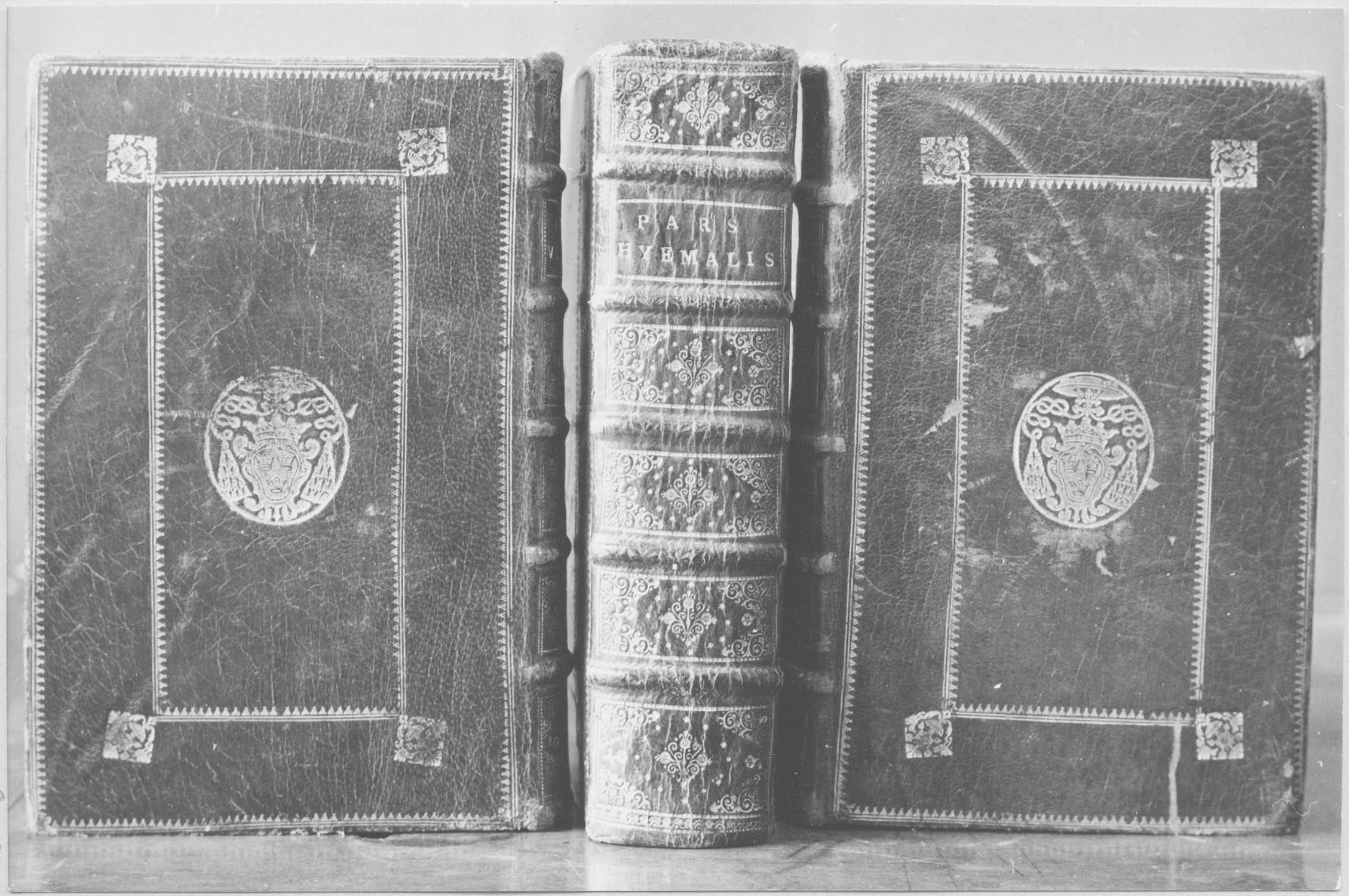 livre liturgique : bréviaire, vue générale de la reliure - © Ministère de la Culture (France), Médiathèque du patrimoine et de la photographie (objets mobiliers), tous droits réservés
