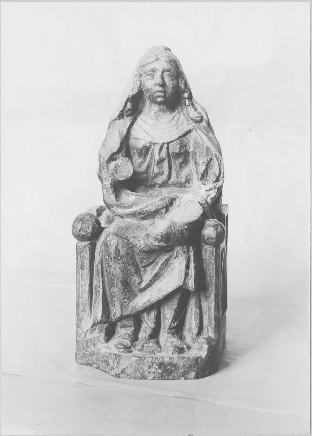 statue : Vierge à l’enfant, vue générale - © Ministère de la Culture (France), Médiathèque du patrimoine et de la photographie (objets mobiliers), tous droits réservés