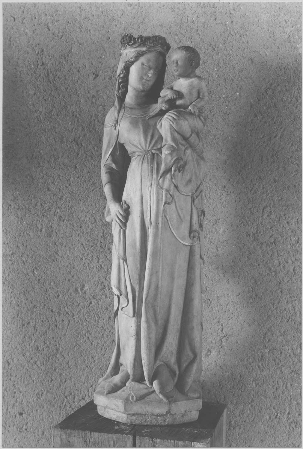 statue : Vierge à l'Enfant dite la Vierge au sourire, vue générale