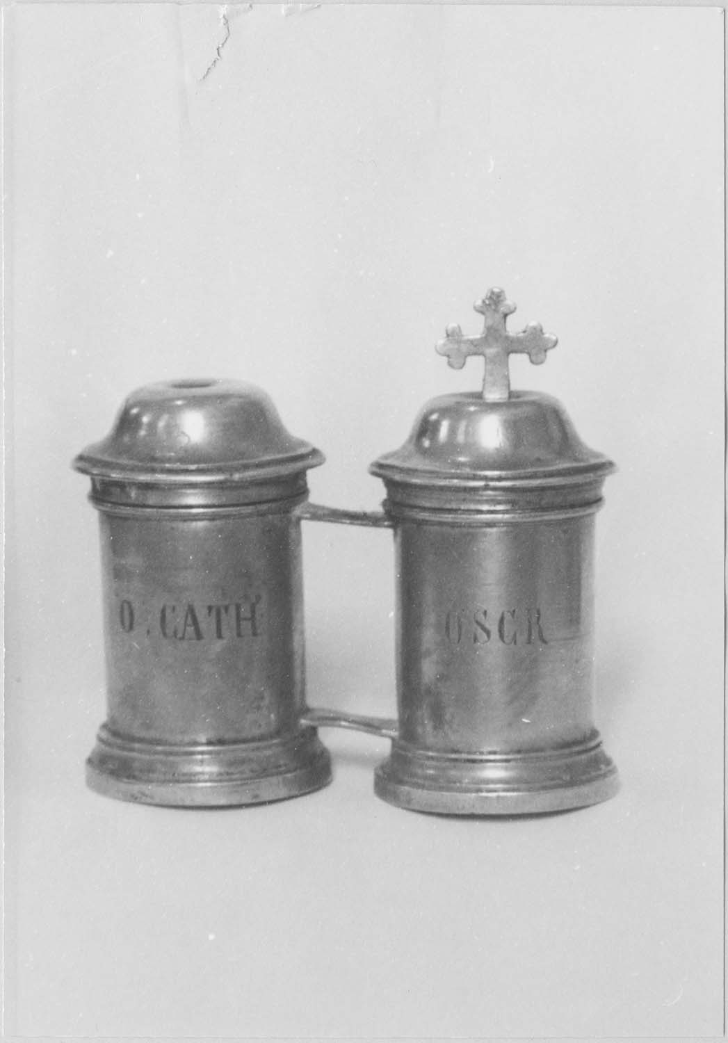 ampoules aux saintes huiles (chrémeau), vue générale - © Ministère de la Culture (France), Médiathèque du patrimoine et de la photographie, diffusion RMN-GP