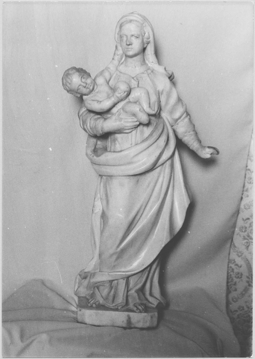 statuette : Vierge à l'Enfant, vue générale - © Ministère de la Culture (France), Médiathèque du patrimoine et de la photographie, diffusion RMN-GP