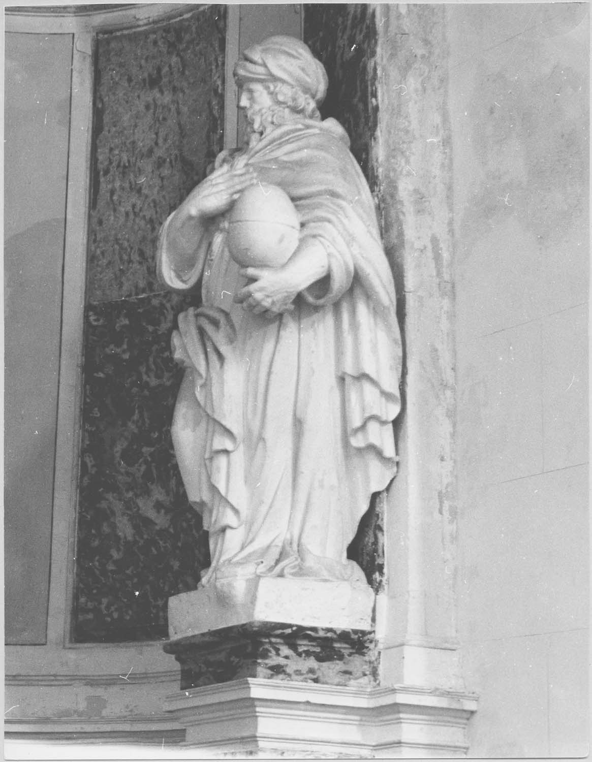 statue, vue générale