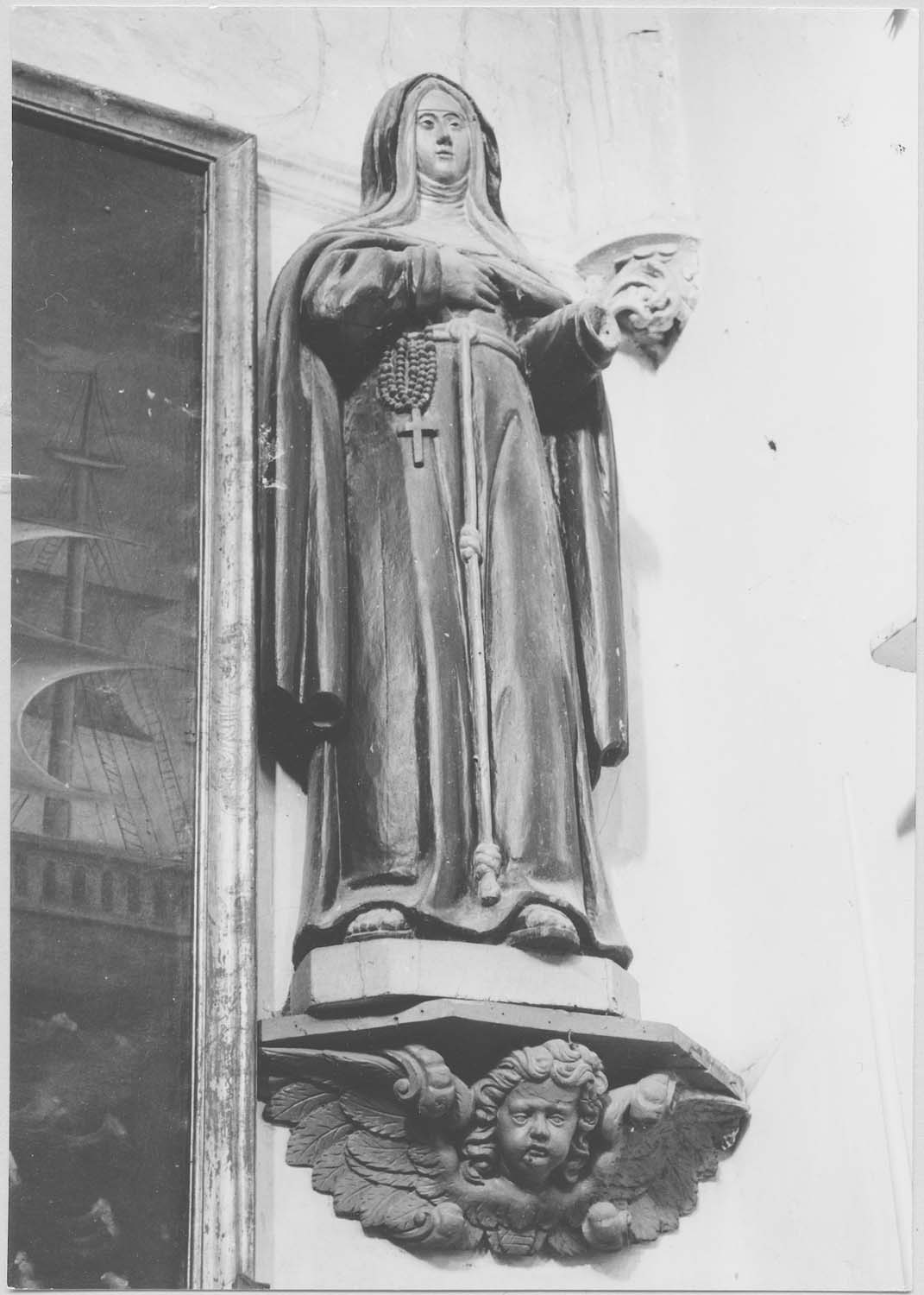 statue : sainte franciscaine, vue générale