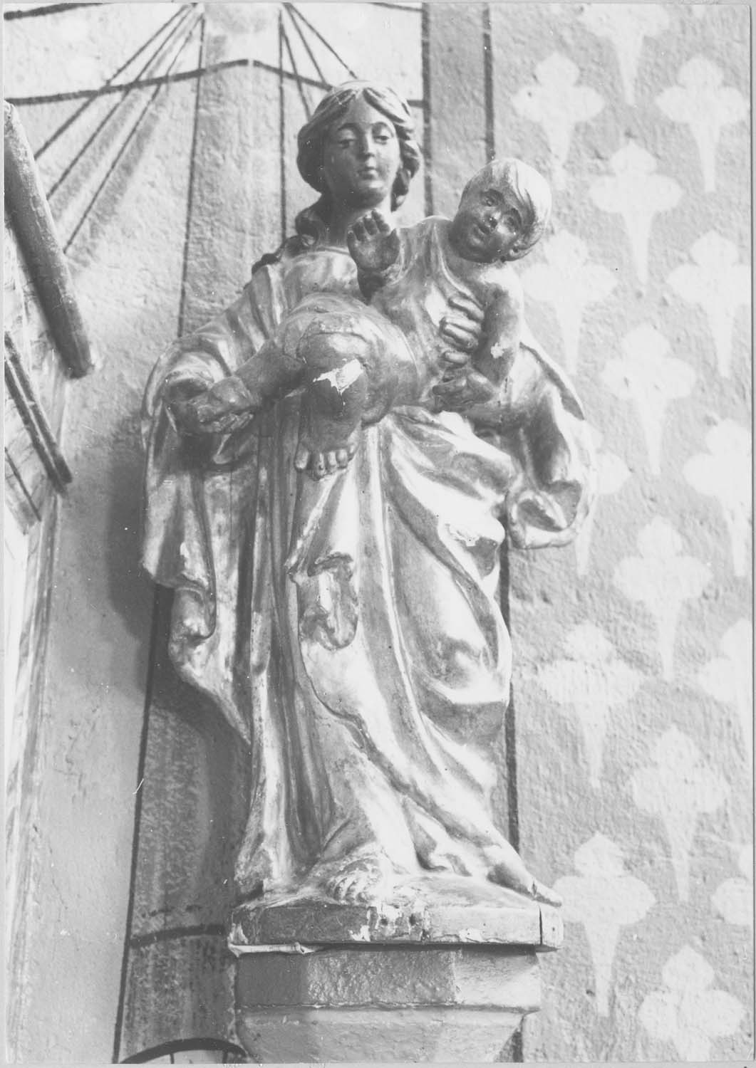 statue : sainte Madeleine, vue générale