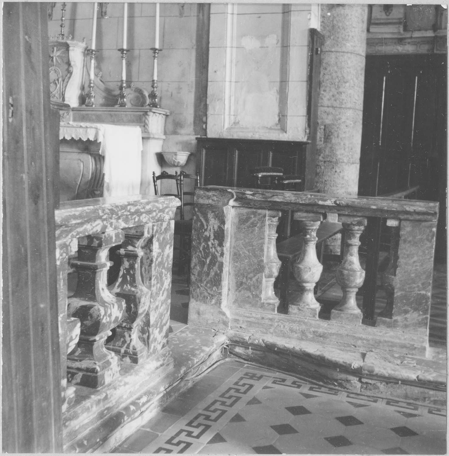 clôtures du choeur (table de communion) et des chapelles latérales, vue partielle