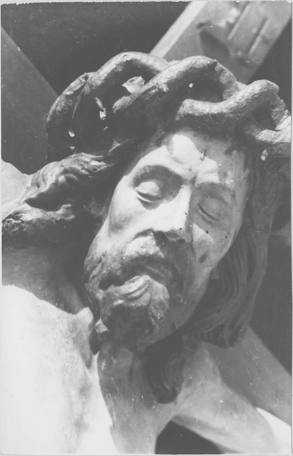 statue (crucifix) : Christ en croix, détail - © Ministère de la Culture (France), Médiathèque du patrimoine et de la photographie, diffusion RMN-GP