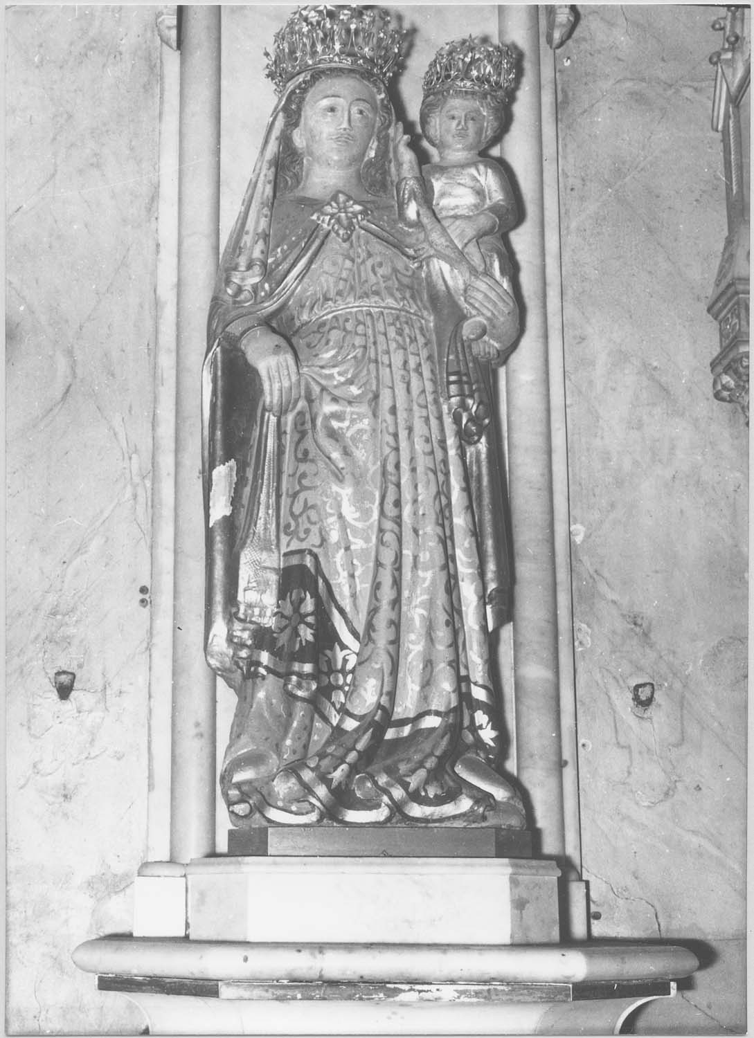 statue : Vierge à l'Enfant, vue générale