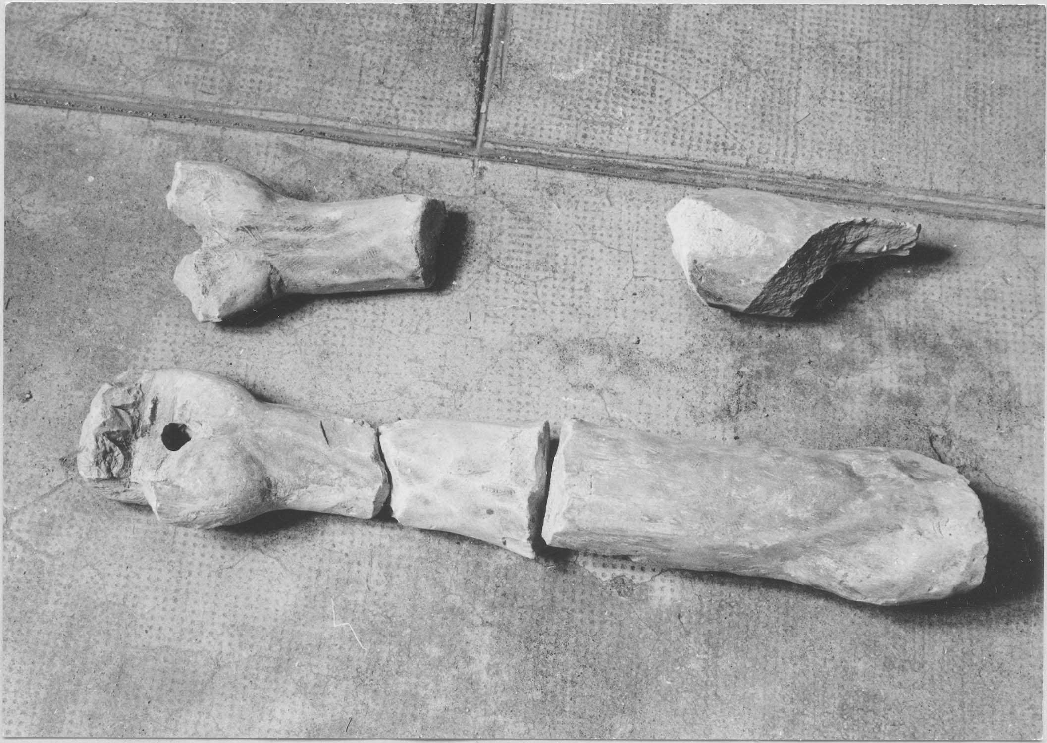 statue : Christ en Croix, détail