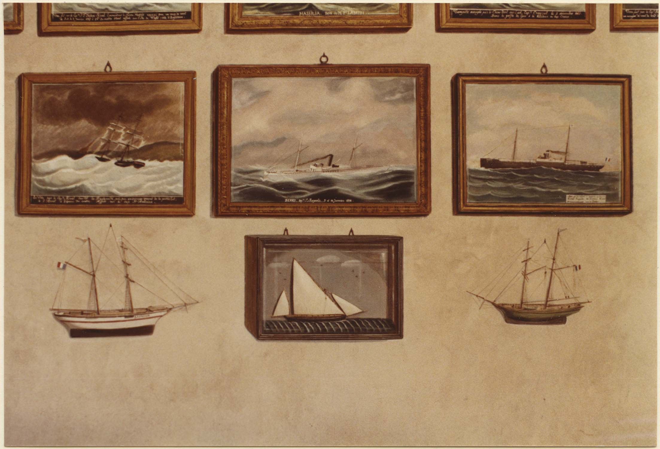 ex-voto de marins, vue partielle in situ