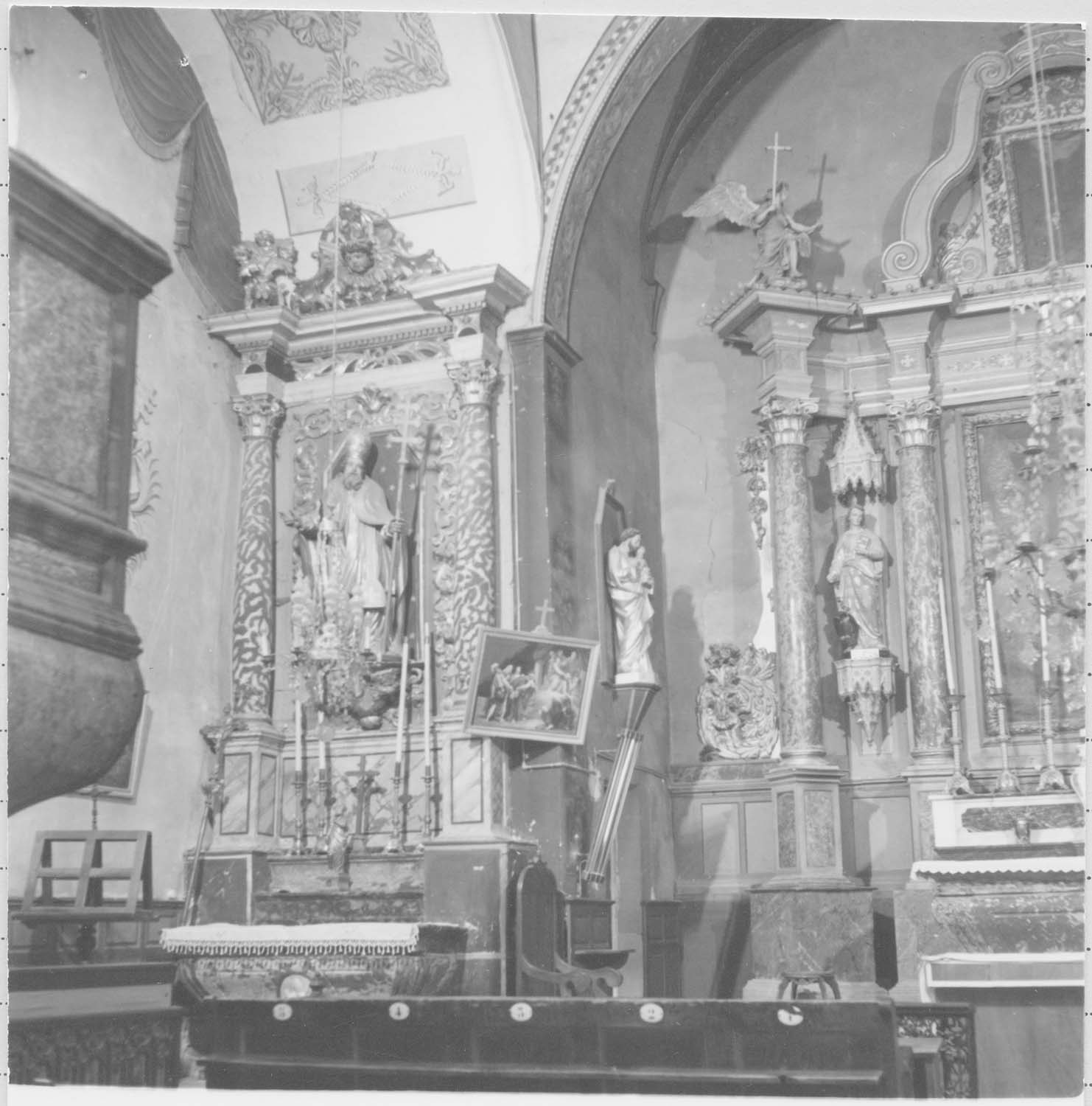 autel latéral nord, retable, statue : sainte Colombe, vue générale