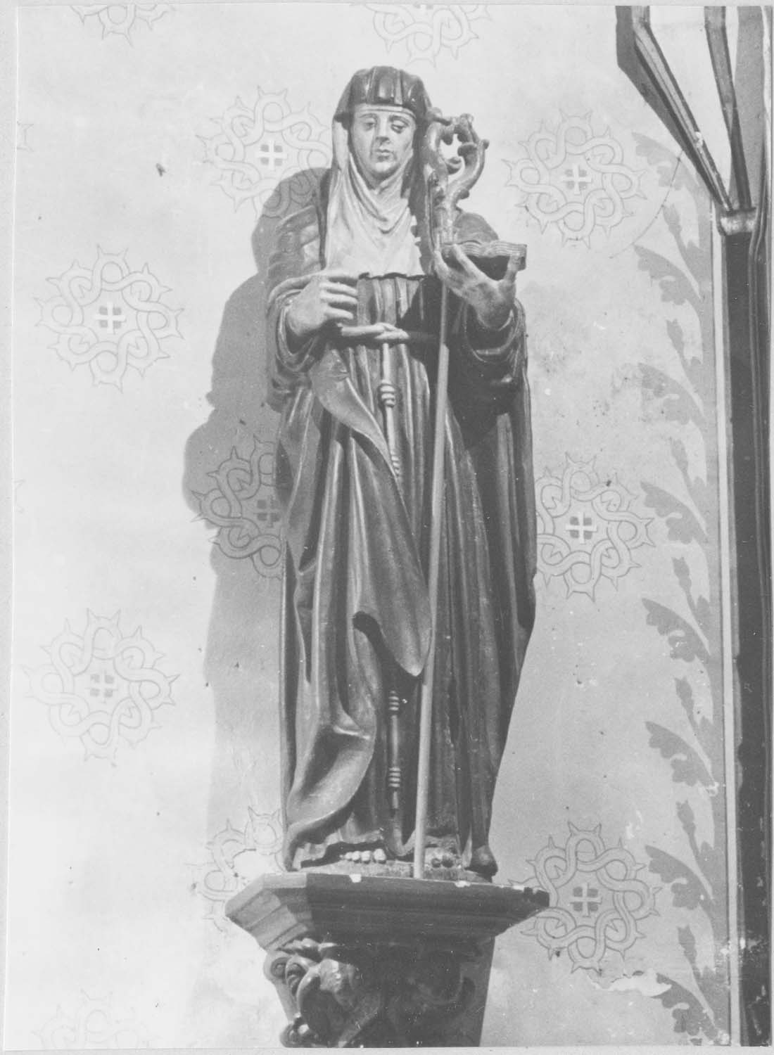 statue : sainte Claire d'Assise, vue générale