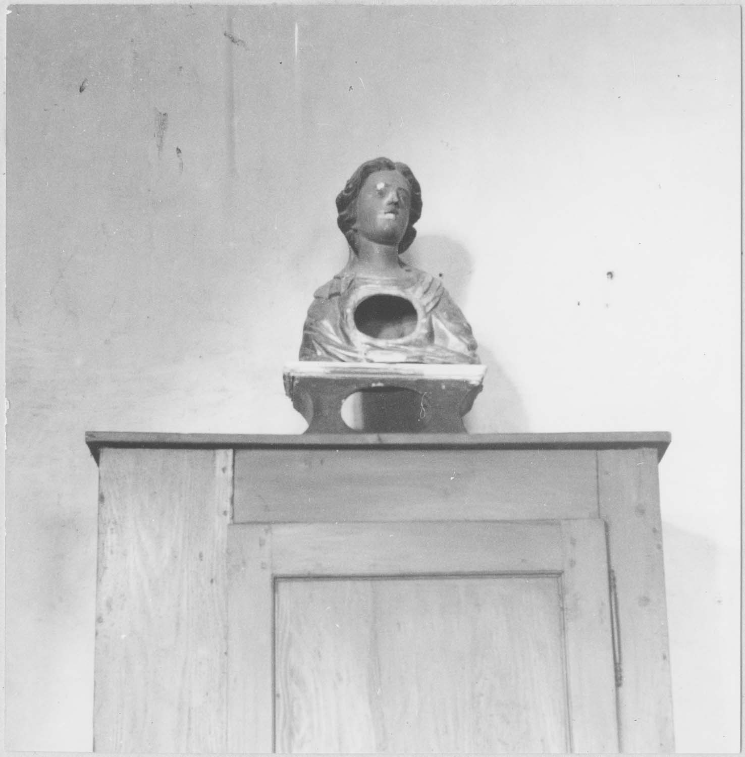 buste-reliquaire : sainte non identifiée, vue générale - © Ministère de la Culture (France), Médiathèque du patrimoine et de la photographie, diffusion RMN-GP