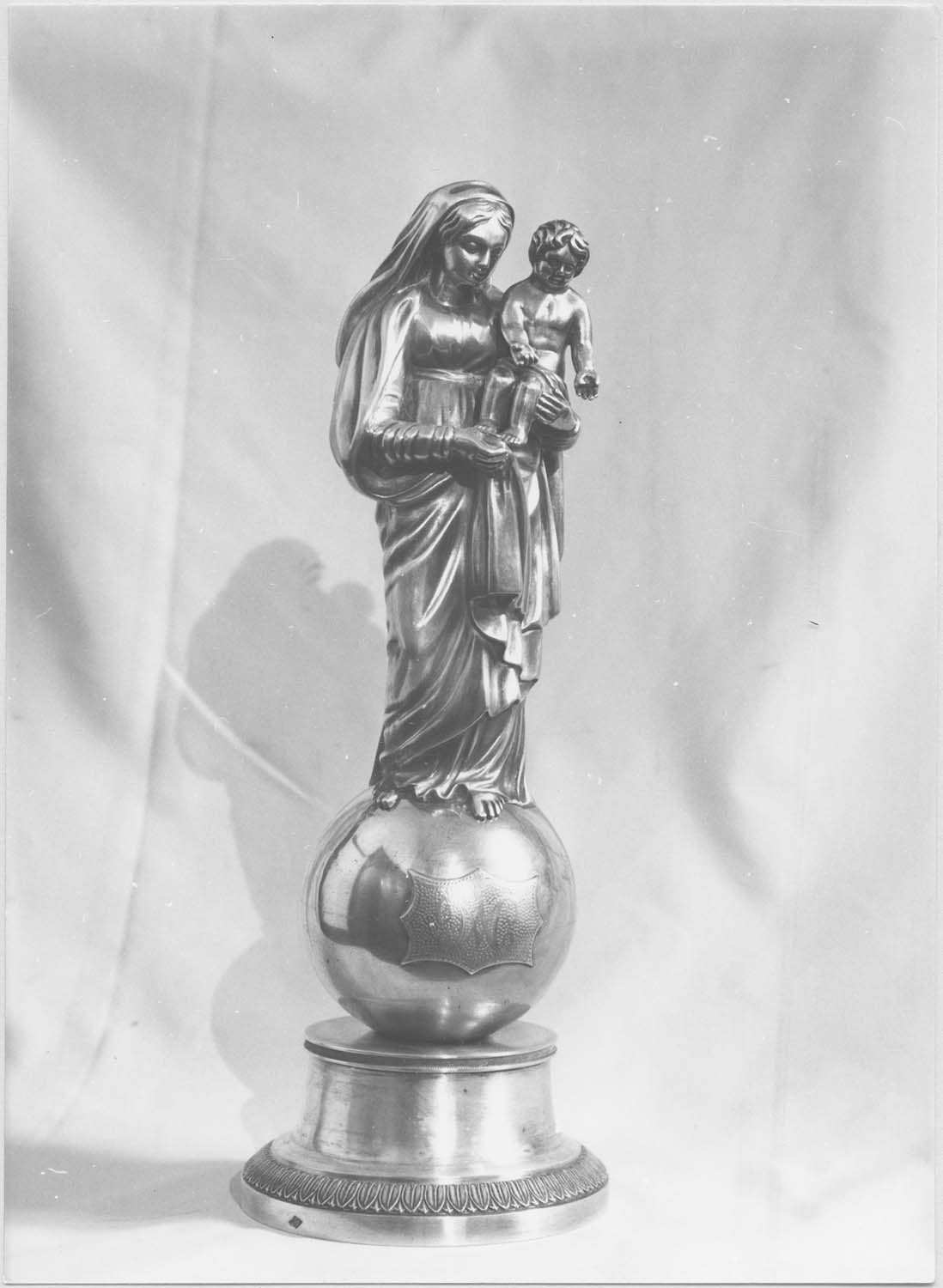 statuette : Vierge à l'Enfant, vue générale - © Ministère de la Culture (France), Médiathèque du patrimoine et de la photographie, diffusion RMN-GP