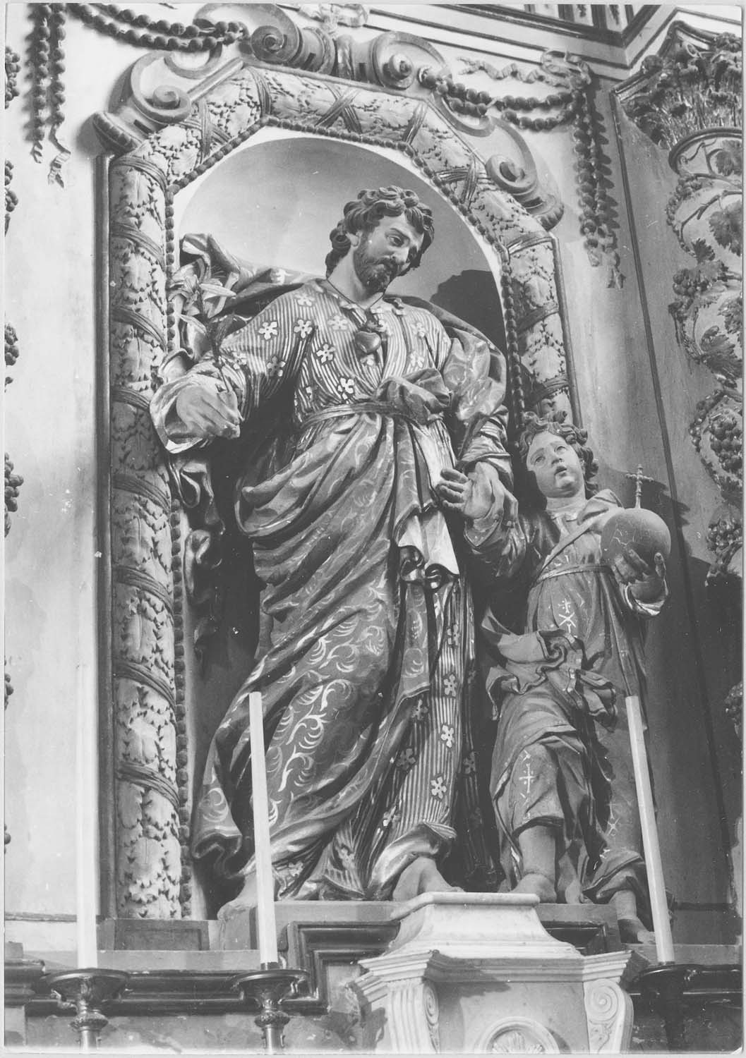 groupe sculpté : saint Joseph et l'Enfant Jésus, vue générale - © Ministère de la Culture (France), Médiathèque du patrimoine et de la photographie, diffusion RMN-GP