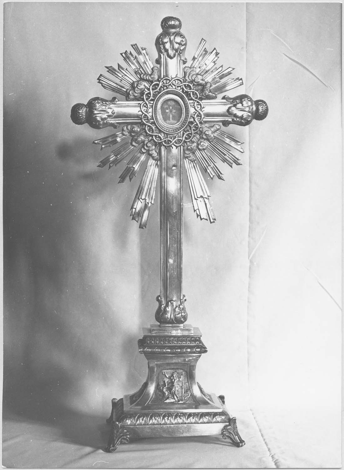 croix-reliquaire de la Vraie Croix, vue générale - © Ministère de la Culture (France), Médiathèque du patrimoine et de la photographie, diffusion RMN-GP