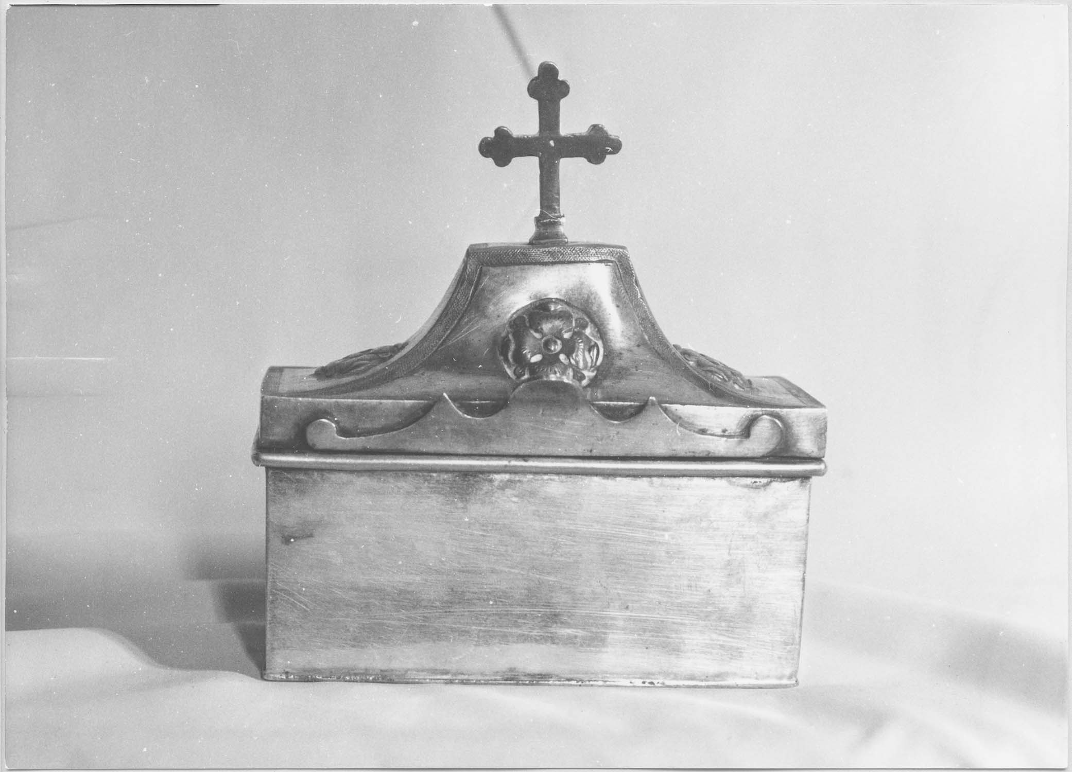 coffret aux saintes huiles (chrémeau), vue générale - © Ministère de la Culture (France), Médiathèque du patrimoine et de la photographie, diffusion RMN-GP