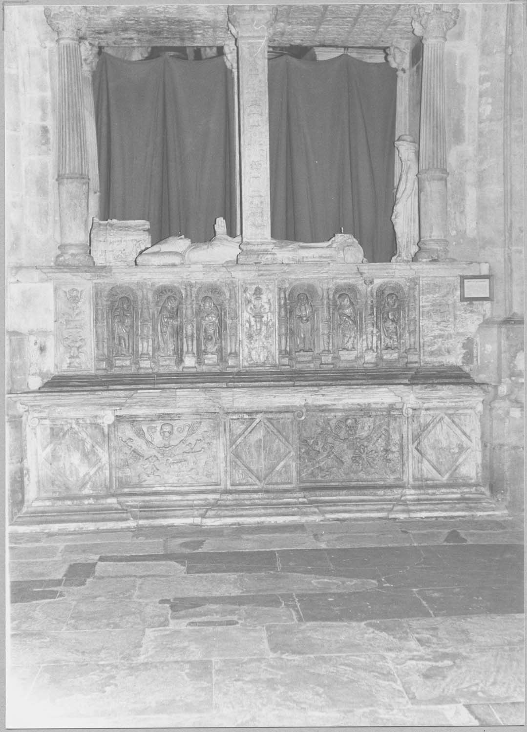 monument funéraire de Pierre de La Jugie, archevêque de Narbonne, vue générale