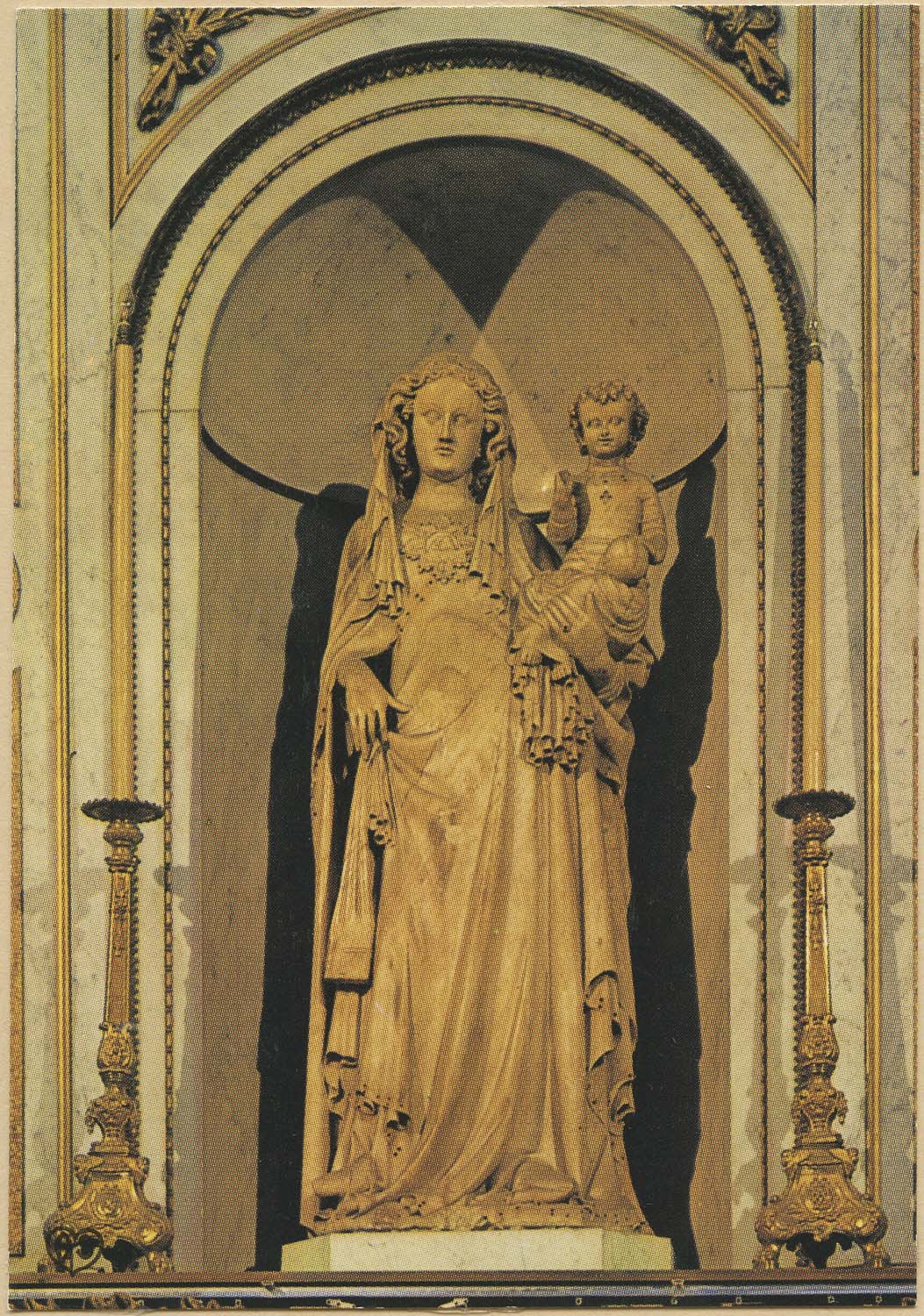 statue (grandeur nature) : Vierge à l'enfant, vue générale