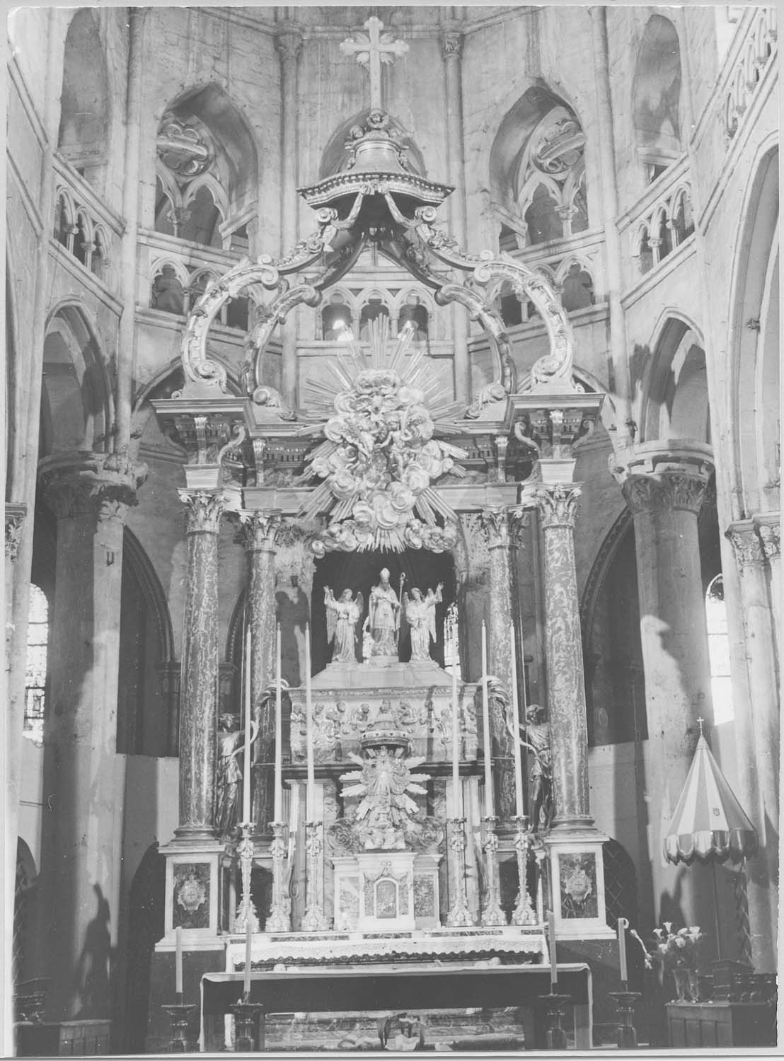 maître-autel, chandeliers d'autel, tabernacle, exposition, retable, ciborium (baldaquin), vue générale