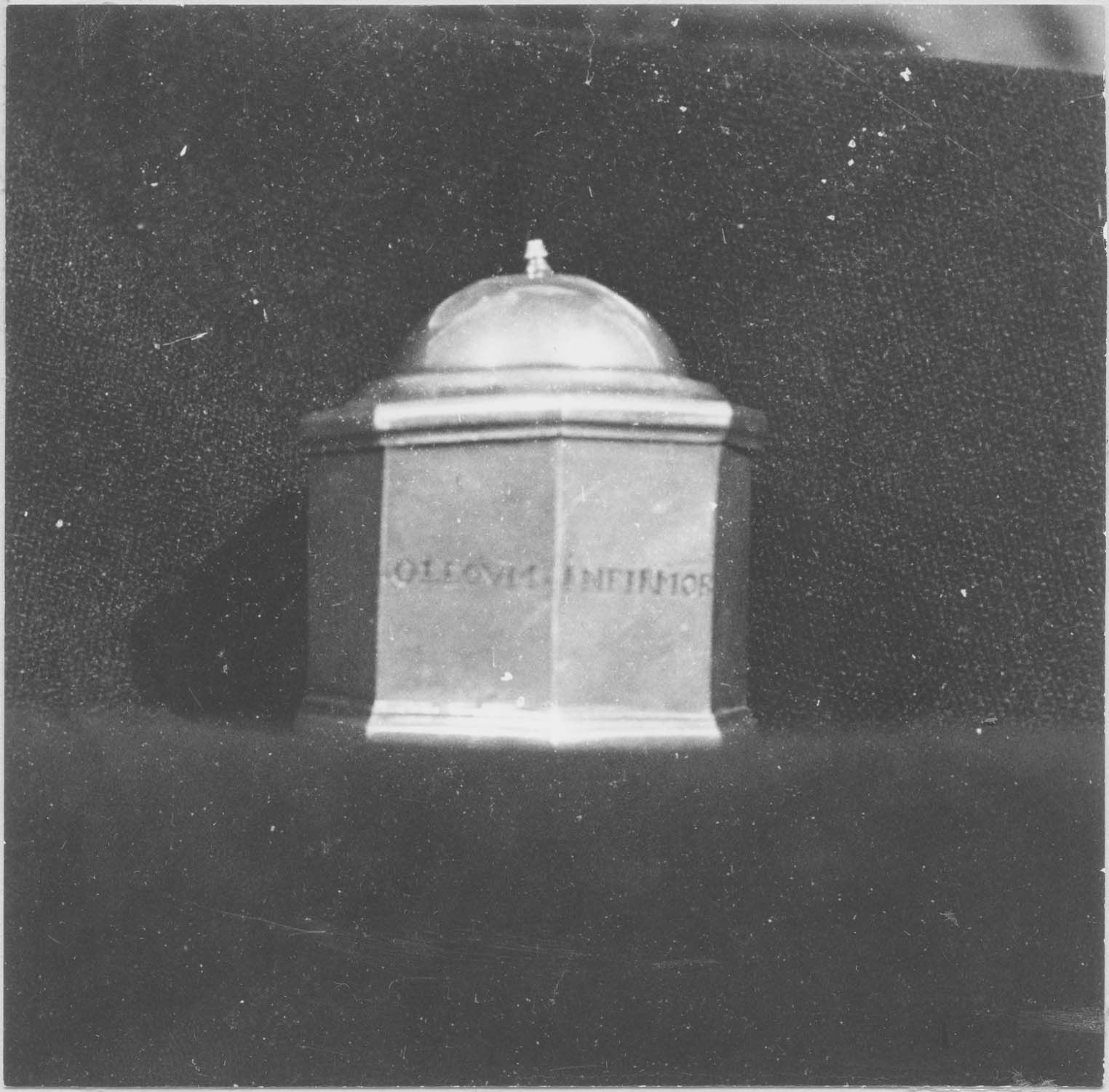 ampoule à huile des malades (chrémeau), vue générale - © Ministère de la Culture (France), Médiathèque du patrimoine et de la photographie, diffusion RMN-GP
