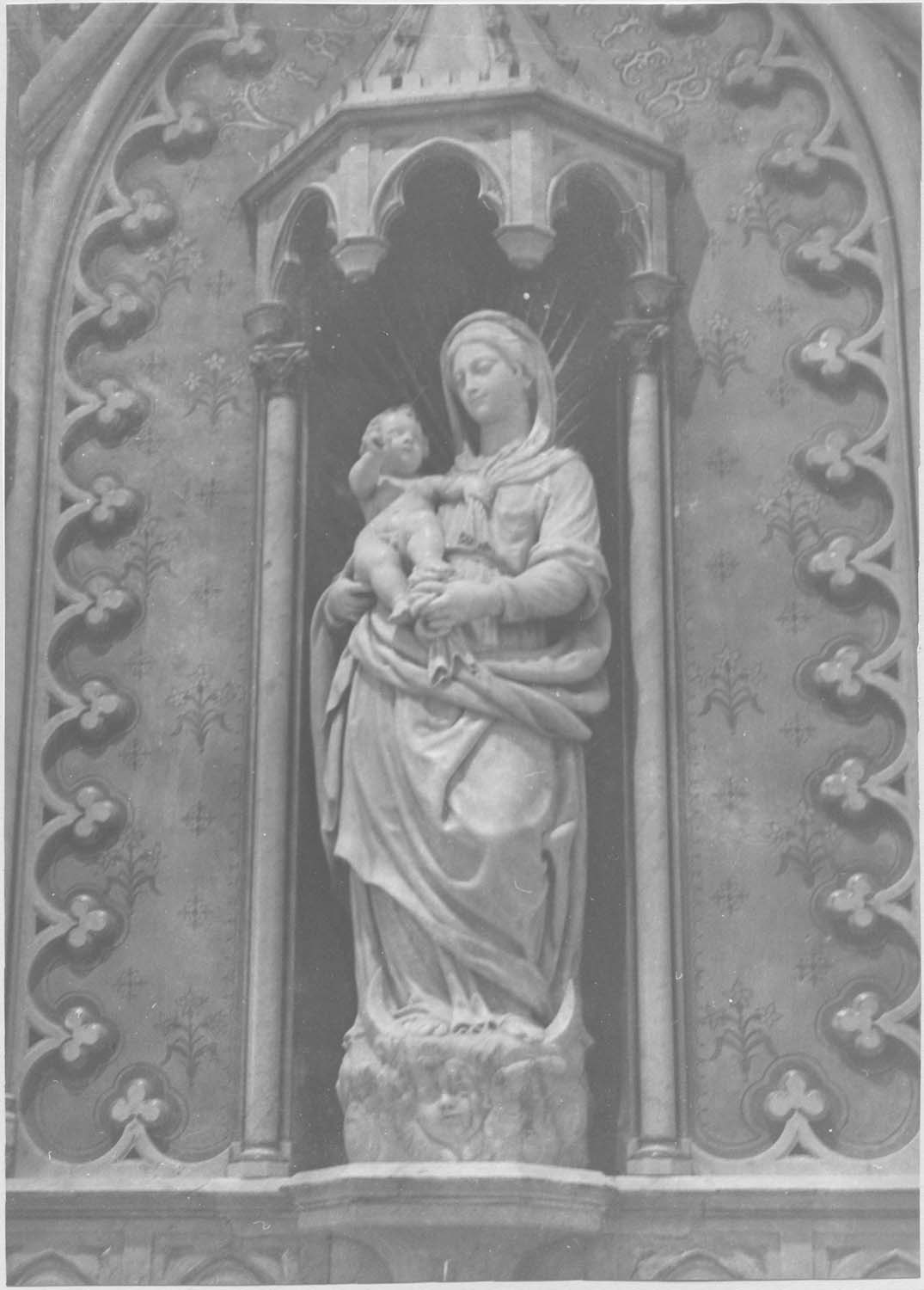 statue : Vierge à l'Enfant, vue générale