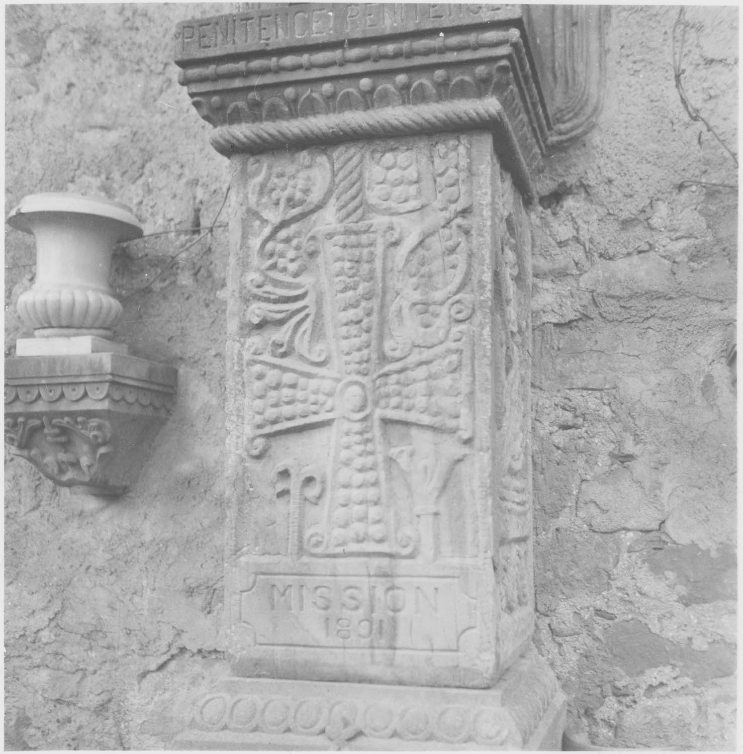 socle de la croix de Mission, vue générale - © Ministère de la Culture (France), Médiathèque du patrimoine et de la photographie, diffusion RMN-GP