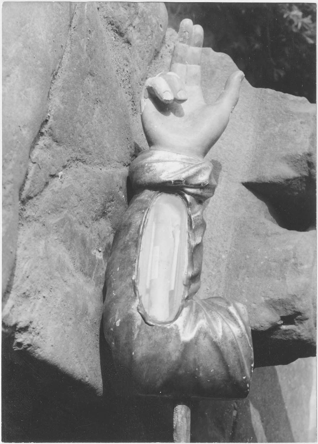 bras-reliquaire de saint Hilaire, vue générale - © Ministère de la Culture (France), Médiathèque du patrimoine et de la photographie, diffusion RMN-GP
