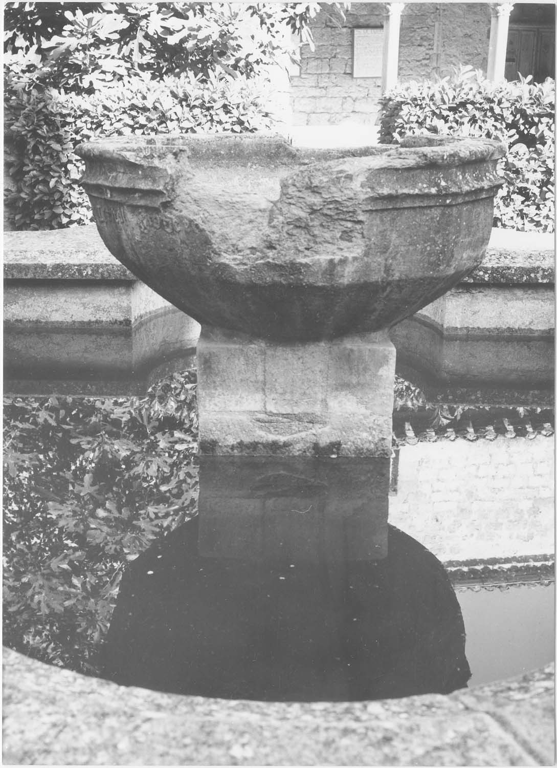 fonts baptismaux, vue générale - © Ministère de la Culture (France), Médiathèque du patrimoine et de la photographie, diffusion RMN-GP