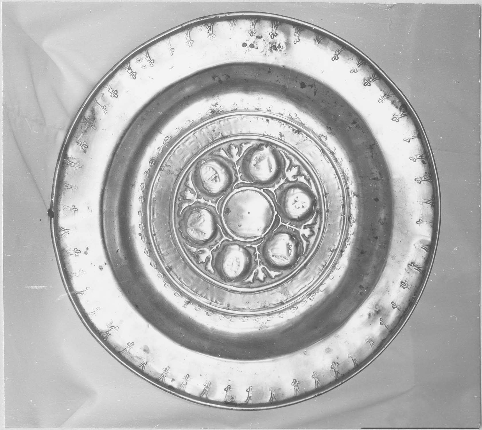 plat à quêter (No 2), vue générale - © Ministère de la Culture (France), Médiathèque du patrimoine et de la photographie, diffusion RMN-GP