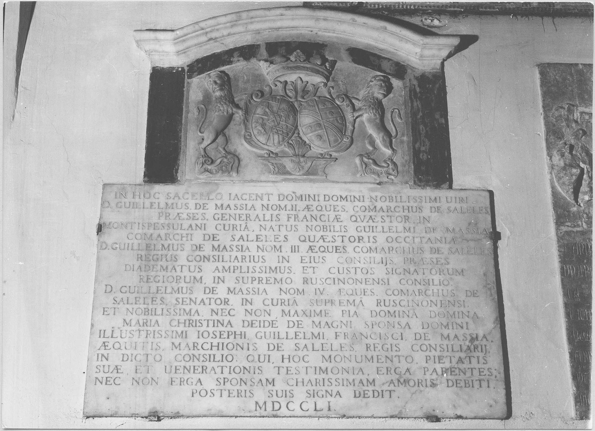 plaque funéraire de la famille de Massia, vue générale - © Ministère de la Culture (France), Médiathèque du patrimoine et de la photographie, diffusion RMN-GP