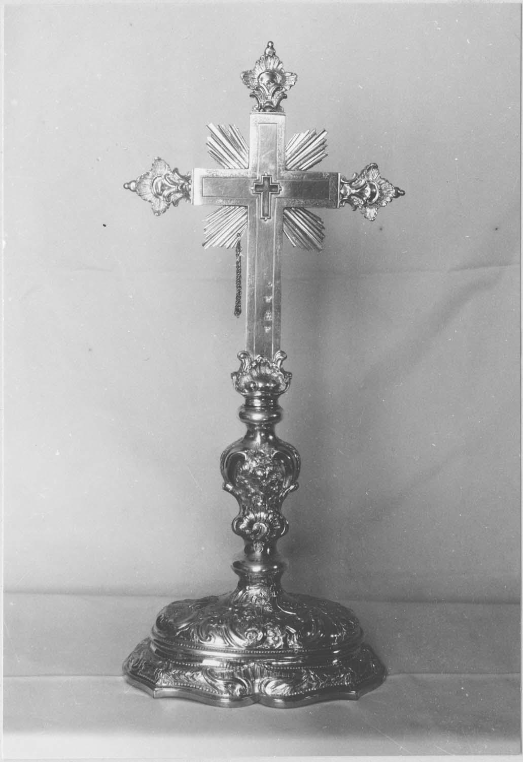 croix-reliquaire, vue générale - © Ministère de la Culture (France), Médiathèque du patrimoine et de la photographie, diffusion RMN-GP