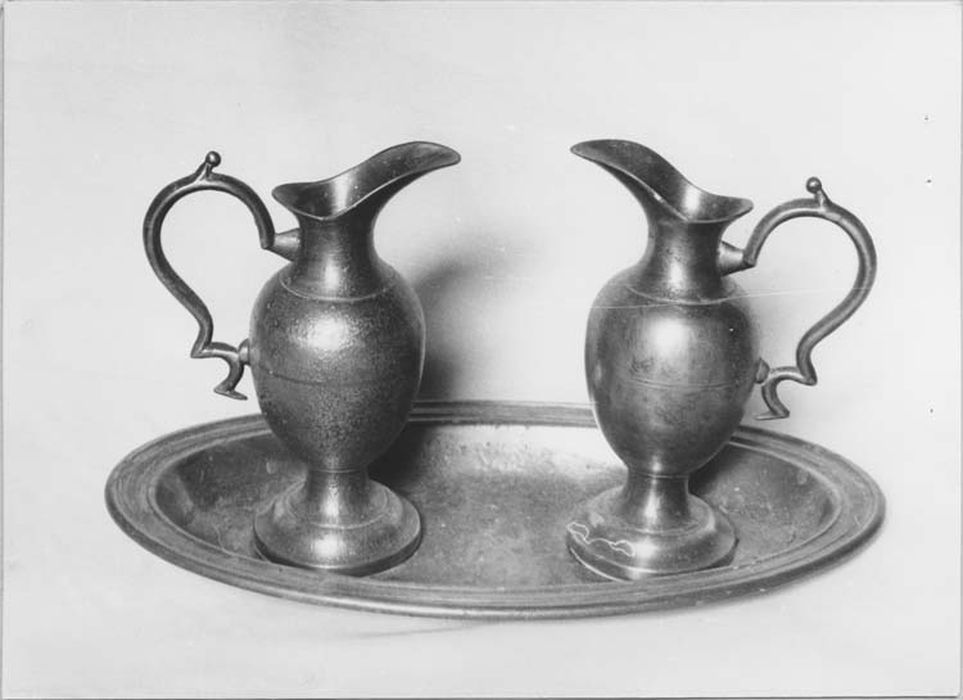 burettes et bassin à burettes - © Ministère de la Culture (France), Médiathèque du patrimoine et de la photographie, diffusion RMN-GP